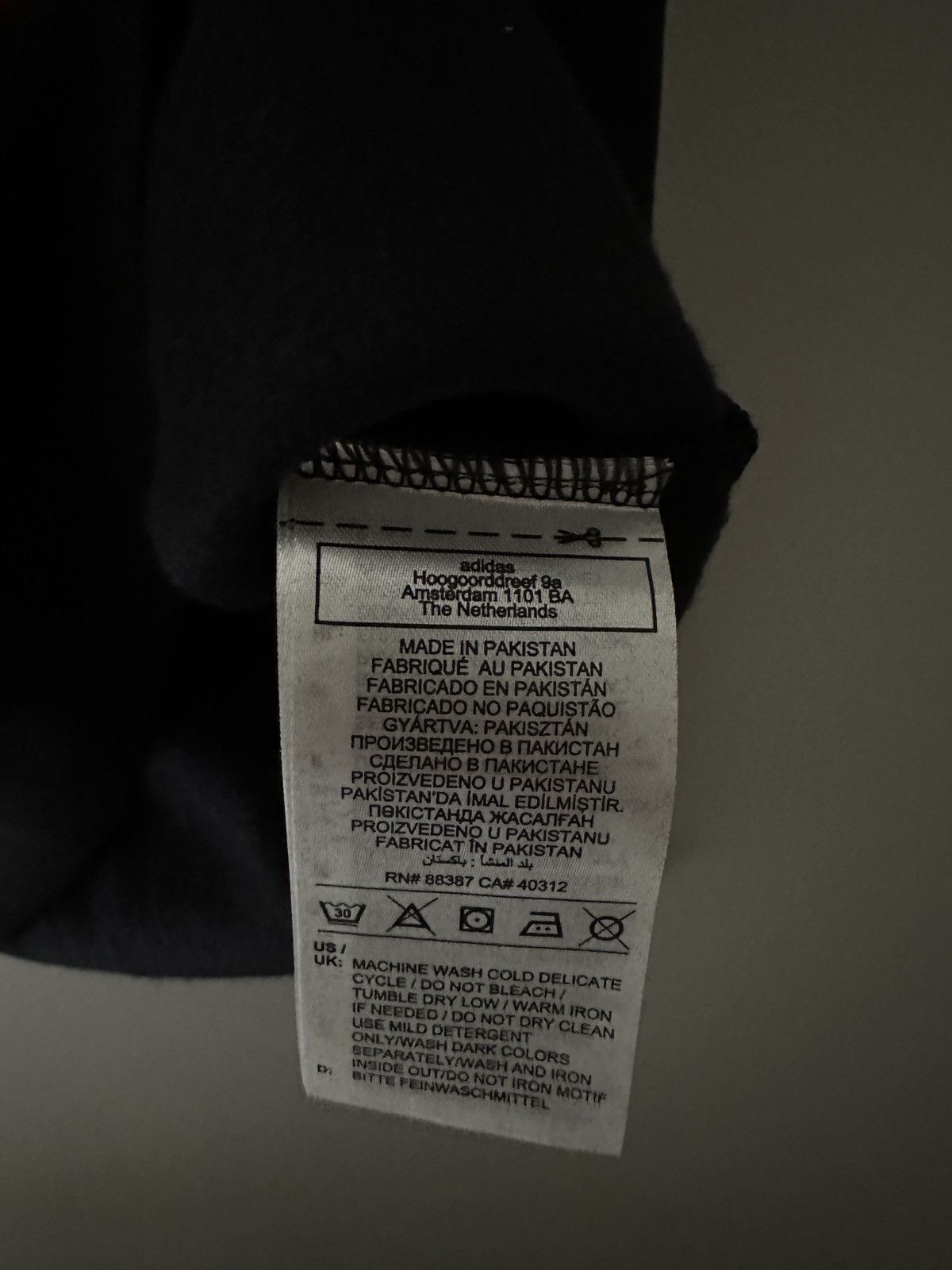 Adidas Adidas Three Stripes Vintage Style Crewneck Sweatshirt Size US L / EU 52-54 / 3 - 4 Thumbnail