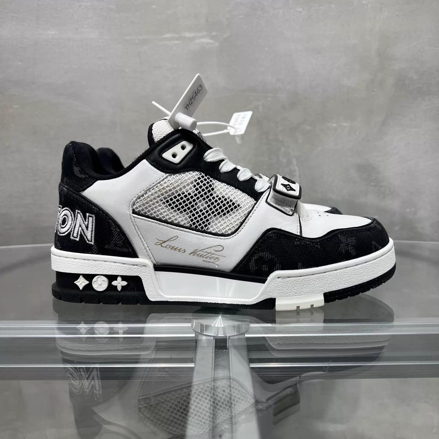 Louis Vuitton LV Trainer Velcro Women's Black White UK3 (37) Size US 5.5 / IT 35.5 - 4 Thumbnail