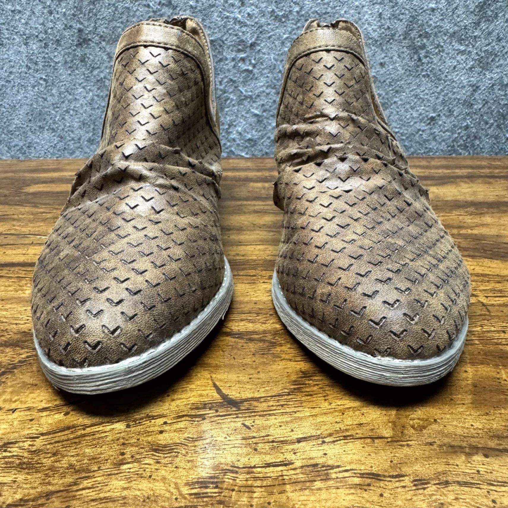 Vintage Report Daxton Boots Womens 7.5 Brown Ankle Bootie Cutout Perforated Low Heel Boots Casual Geometric Laser-Cut Breathable WMS 7.5 DAXTON Womens Size US 8 / IT 38 - 6 Thumbnail