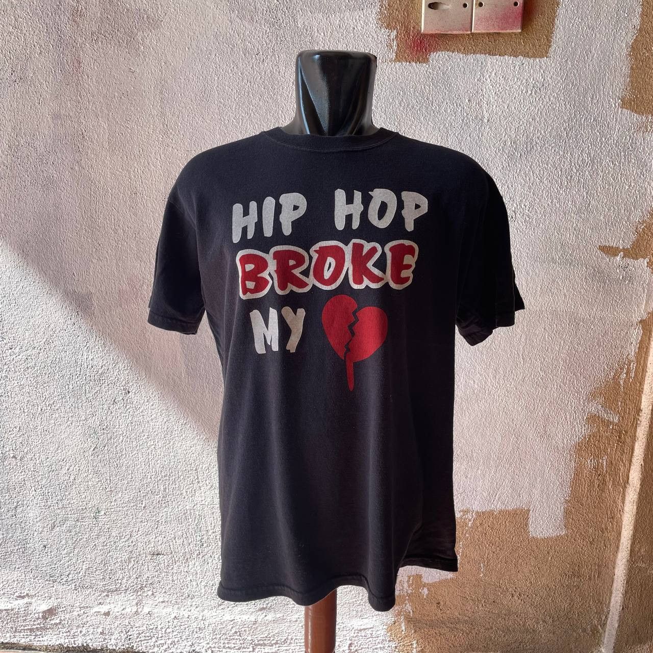 Other HIP HOP BROKE MY HEART TSHIRT GRAPHIC MUSIC Size US L / EU 52-54 / 3 - 1 Thumbnail