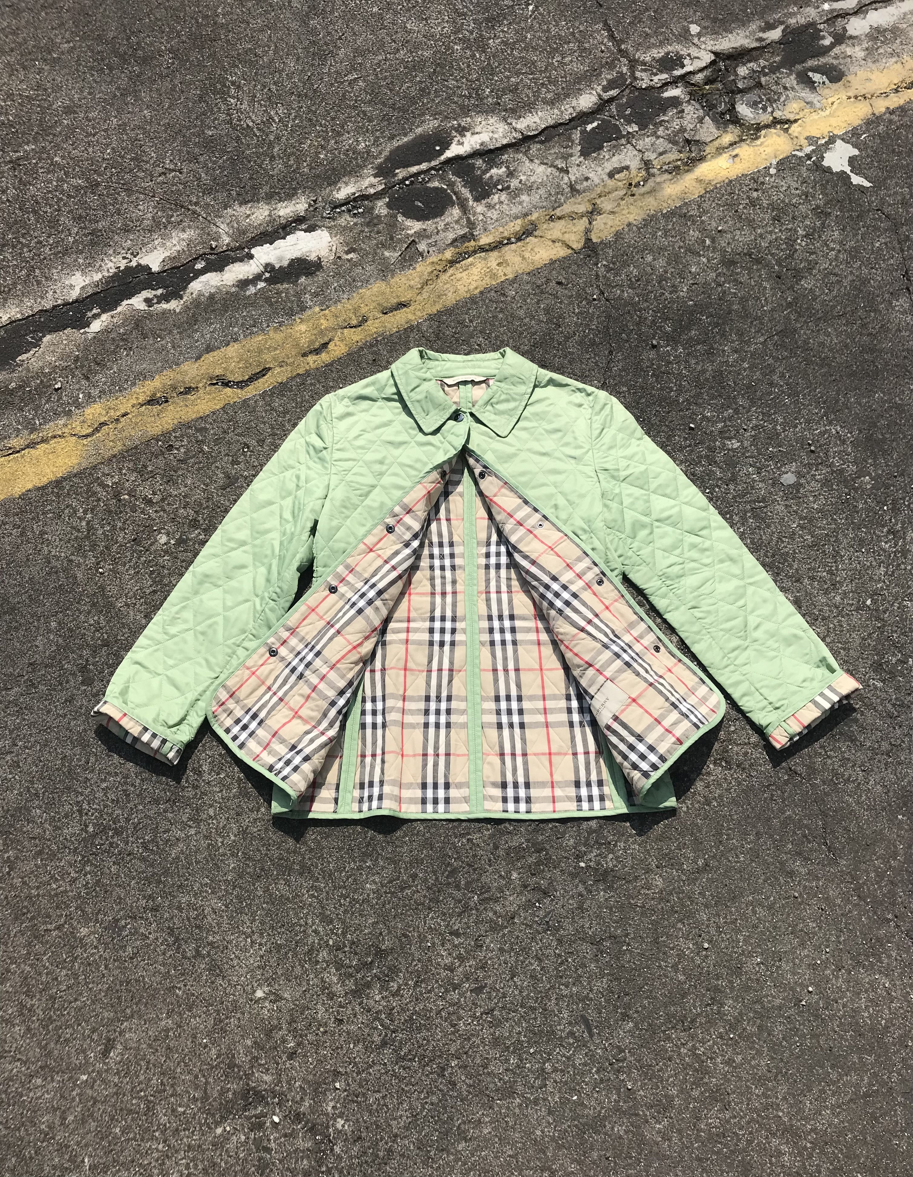 アウターその他 BURBERRY Women Bubble Jackets 8105099 C2491 GREEN Burberry BURBERRY Women Bubble Jackets 8105099 C2491 GREEN