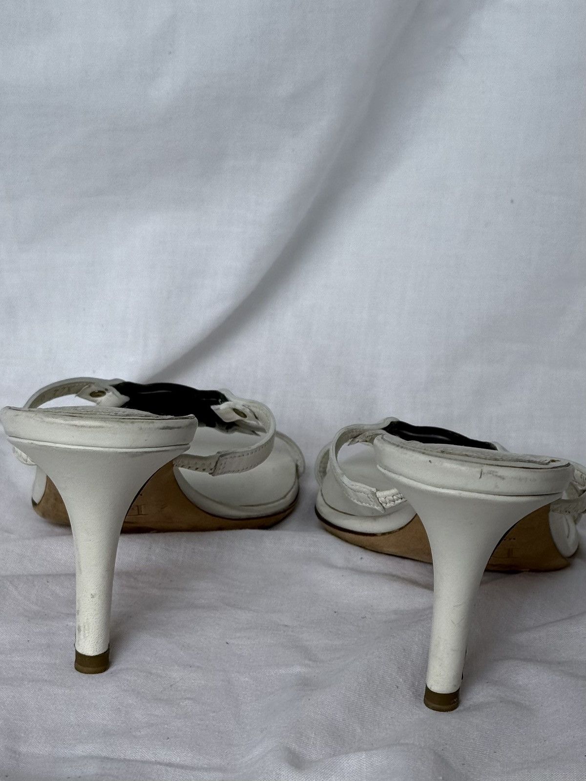 Dior Christian Dior White Leather Mules Sandals Size US 7.5 / IT 37.5 - 8 Thumbnail