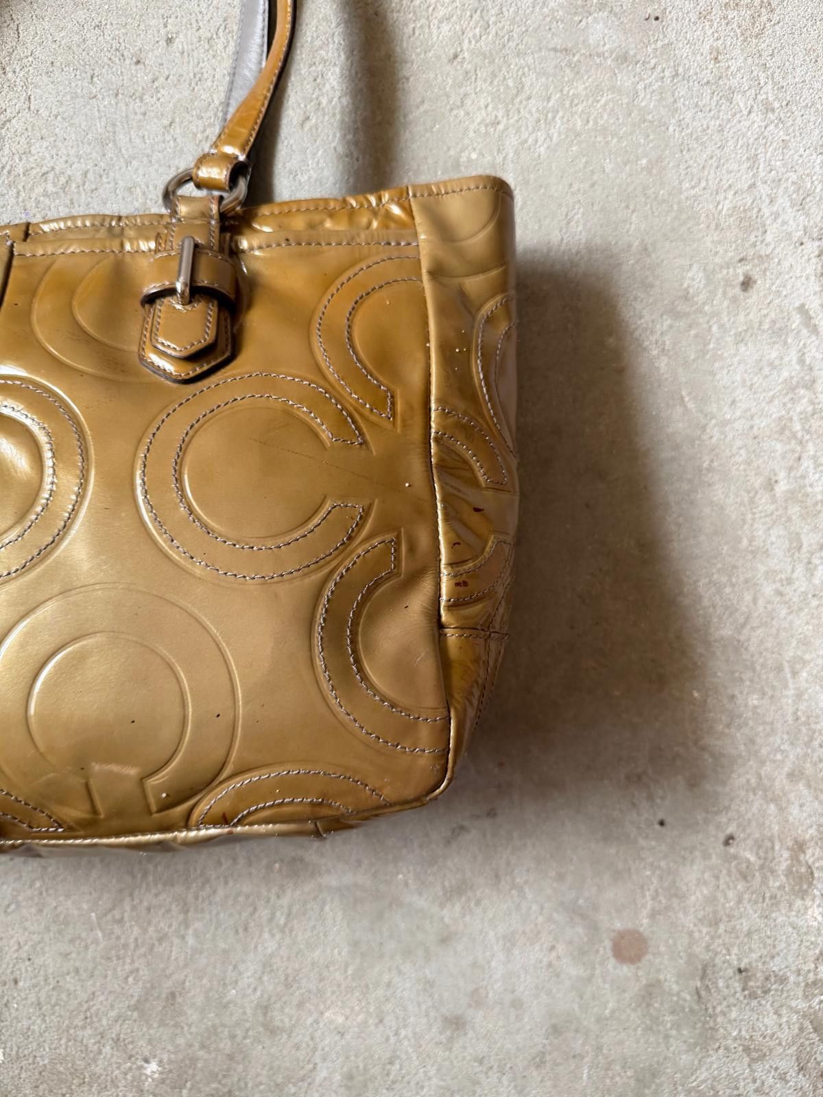Coach Coach Signature Embossed Patent Shoulder Bag Khaki Size ONE SIZE - 9 Thumbnail