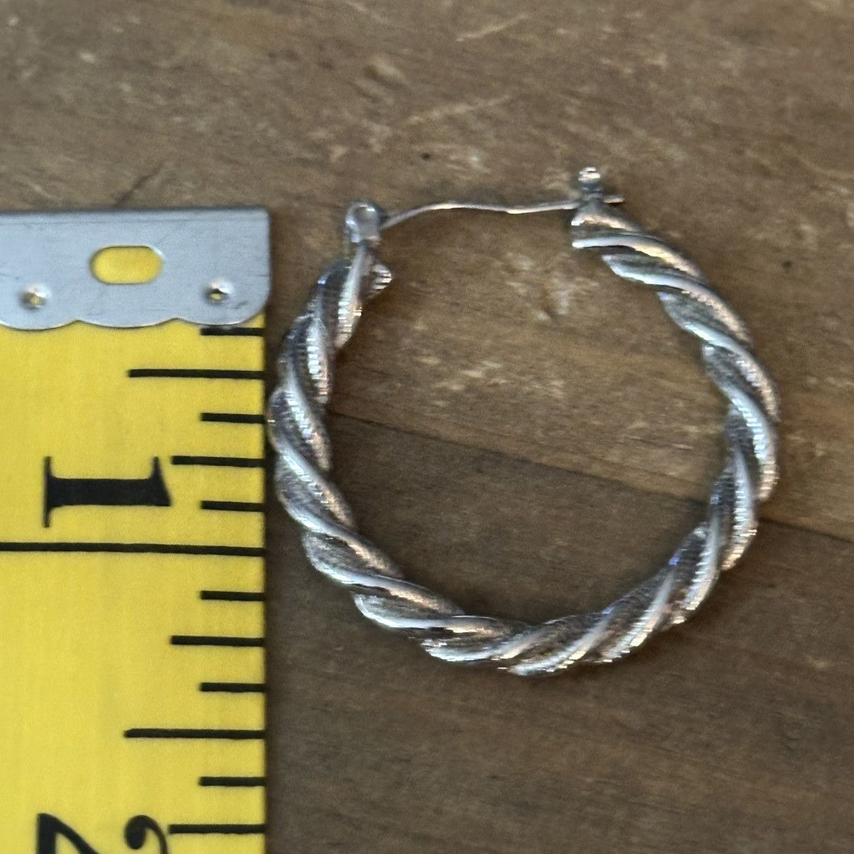Other Silver tone twisted hoop earrings Size ONE SIZE - 3 Thumbnail