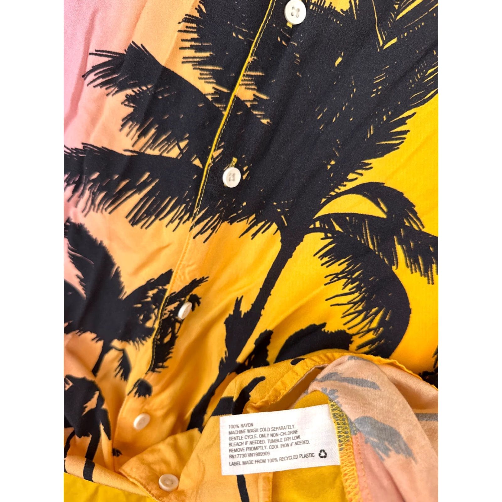 Vintage VINTAGE Original Use Shirt Men Large Pink Yellow Ombre Palm Tree Hawaiian 100% Rayon Size US L / EU 52-54 / 3 - 7 Thumbnail
