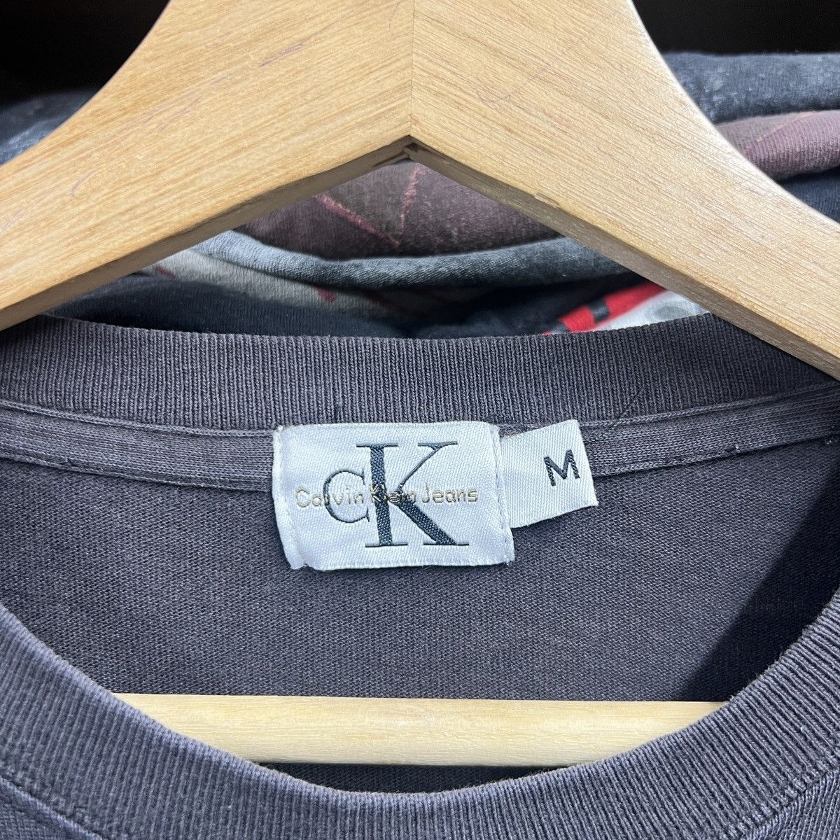 Calvin Klein VTG CALVIN KLEIN SIZE MEDIUM TEE Size US M / EU 48-50 / 2 - 2 Thumbnail