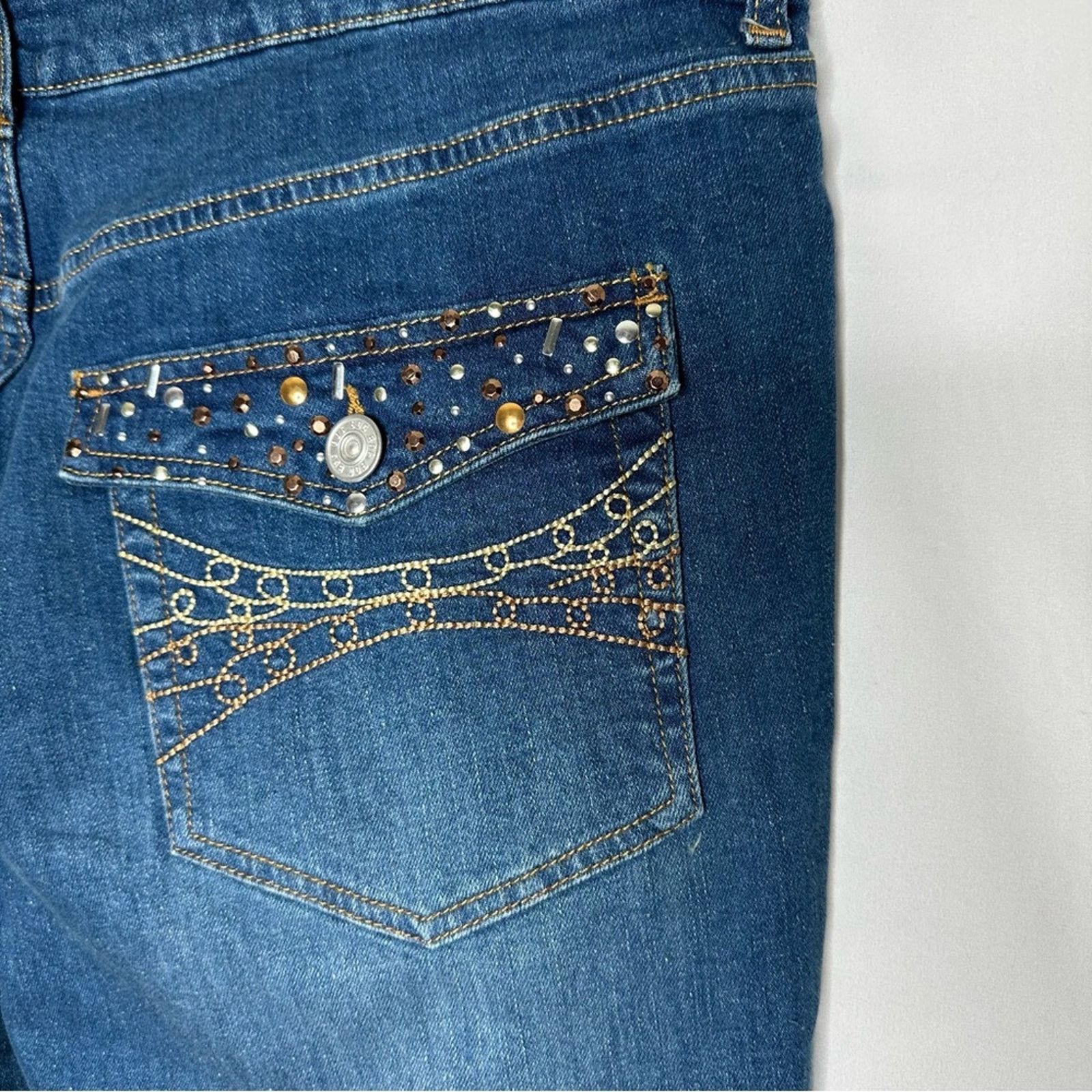 UO BDG Low Rise Flare Jean NWT in Size 35 Jeans