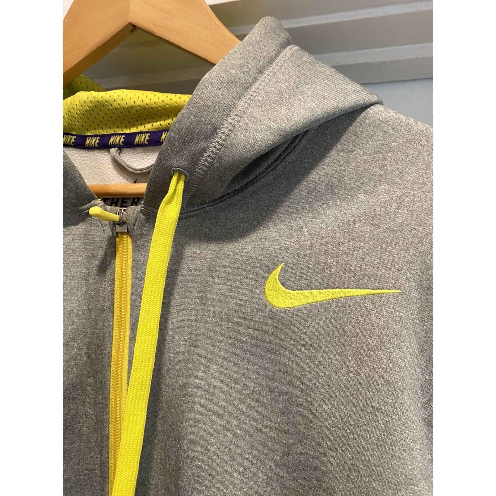 Nike Nike Therm-fit Full Zip Hood Jacket Mens M Gray Yellow Track Jacket Running Jogging CrossFit Size US M / EU 48-50 / 2 - 5 Thumbnail