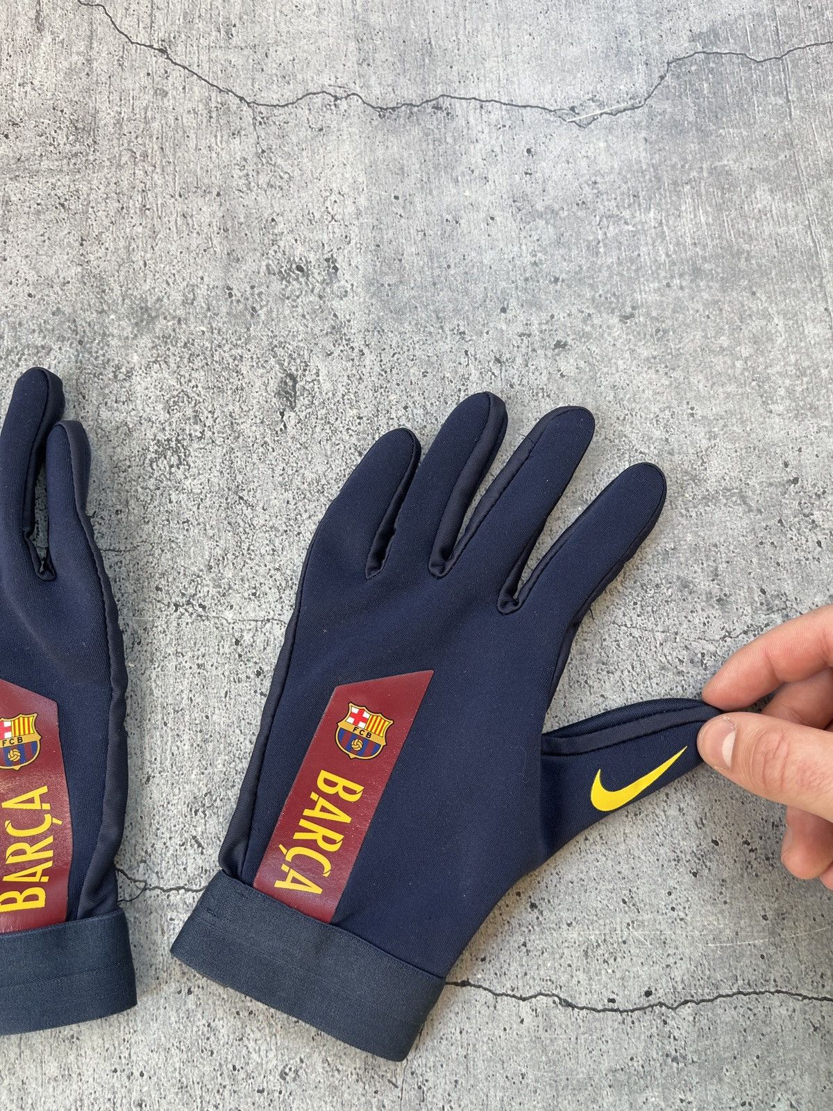 NIKE GLOVES THERMA FIT FC BARCA SOCCER JERSEY DRILL Y2K