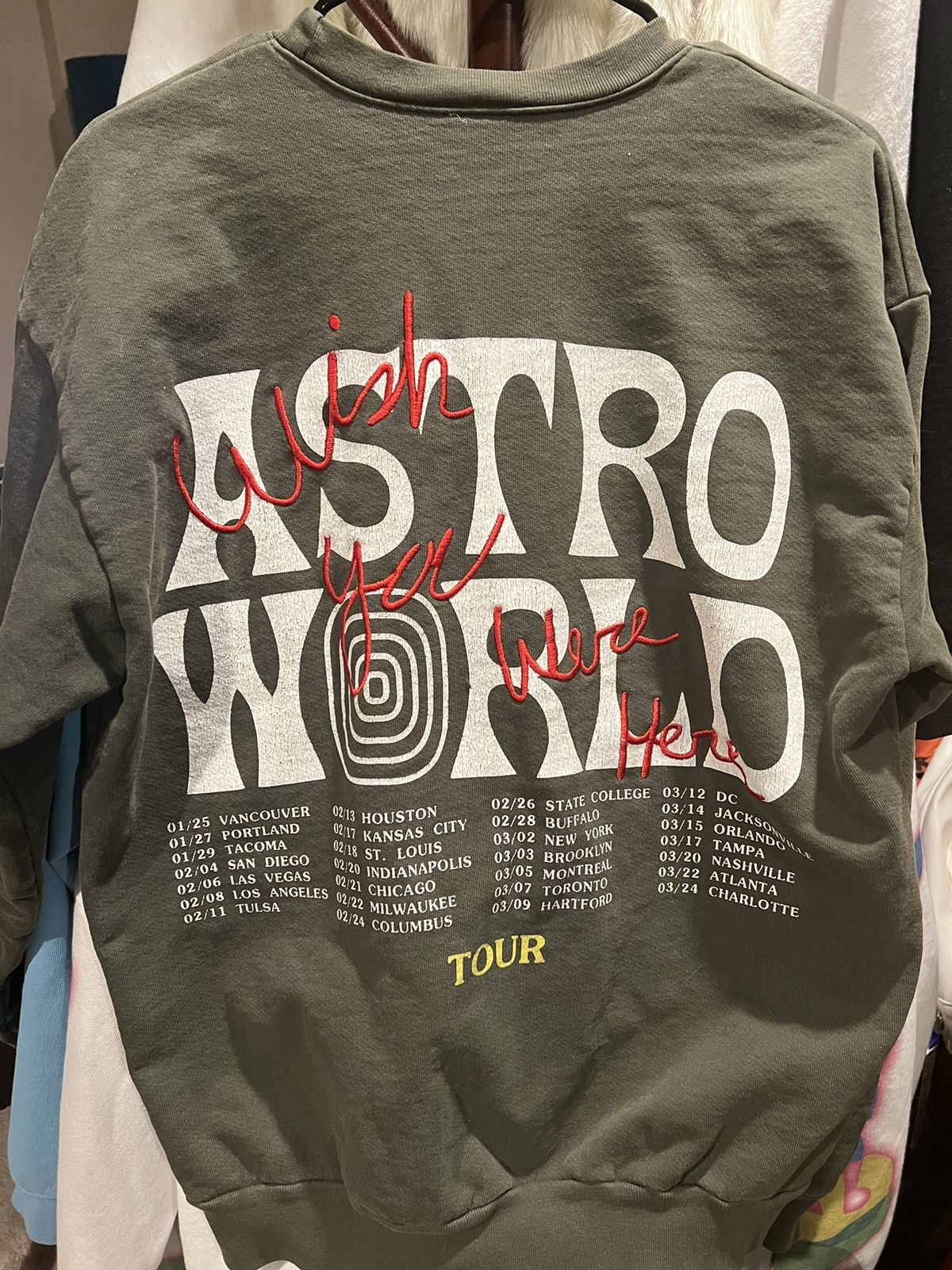 Travis Scott bear n goldfish ASTROWORLD WISH YOU WERE HERE 2018 crewneck Size US M / EU 48-50 / 2 - 3 Thumbnail