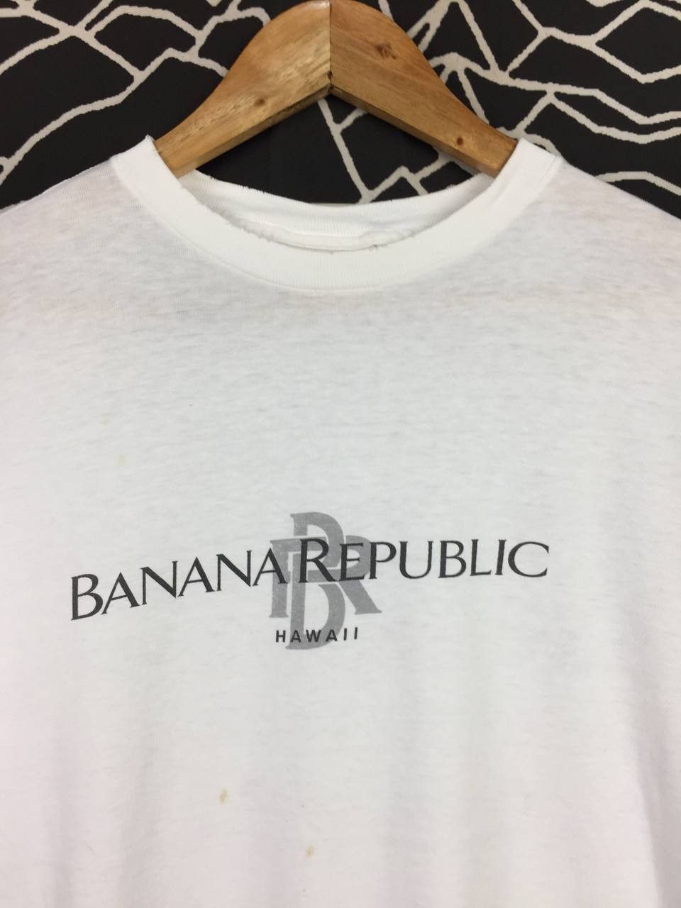 Banana Republic Vtg 90s Banana Republic Hawaii Made In Usa Spell Out Tee Size US XS / EU 42 / 0 - 3 Thumbnail