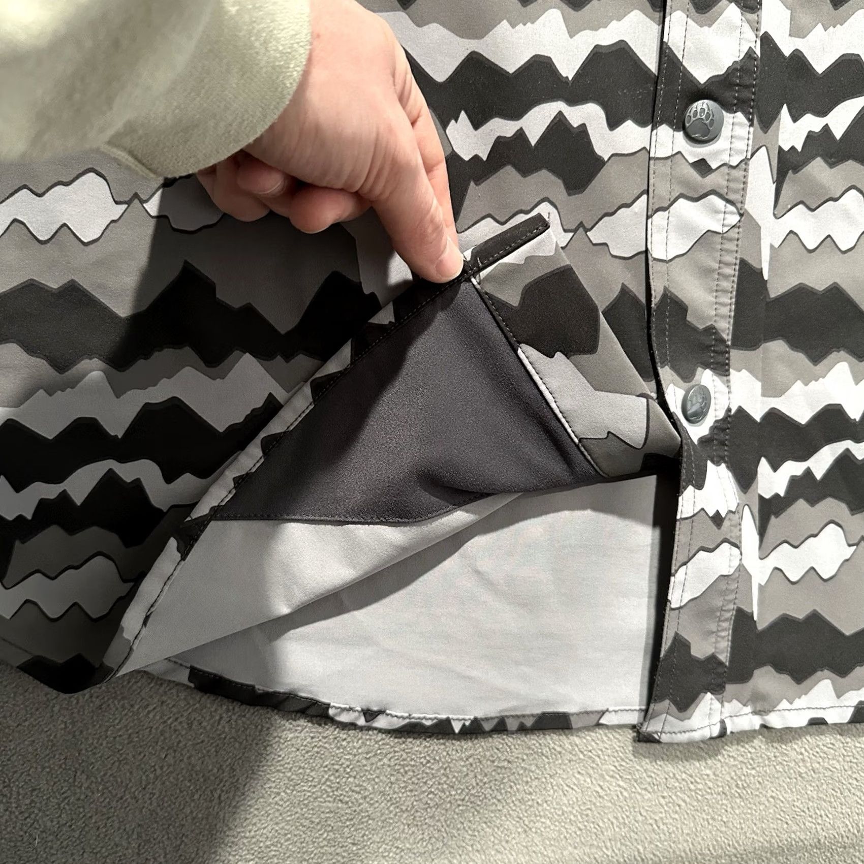 Vintage Alaskan Hardgear Shirt Mens XL Gray Geometric Print Snap Up Chilkat River - Premium Condition Size US XL / EU 56 / 4 - 7 Thumbnail