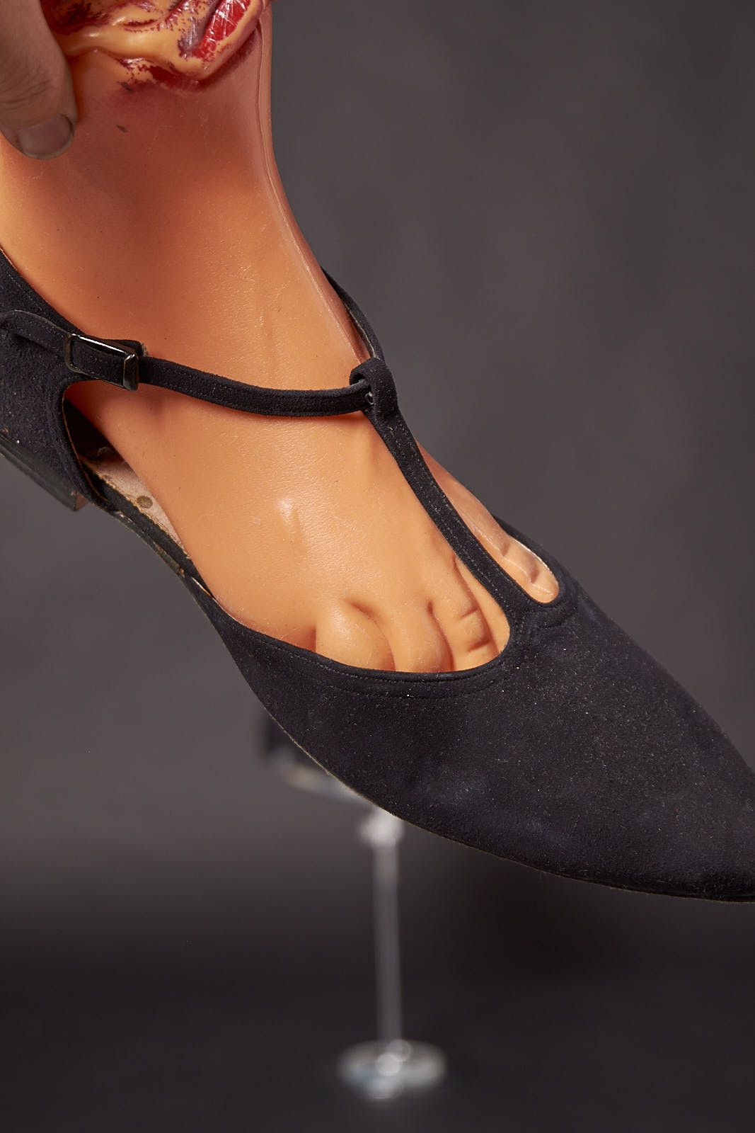 Vintage 1960s T Strap Black Pointy Flats Shoes Size US 8 / IT 38 - 7 Thumbnail