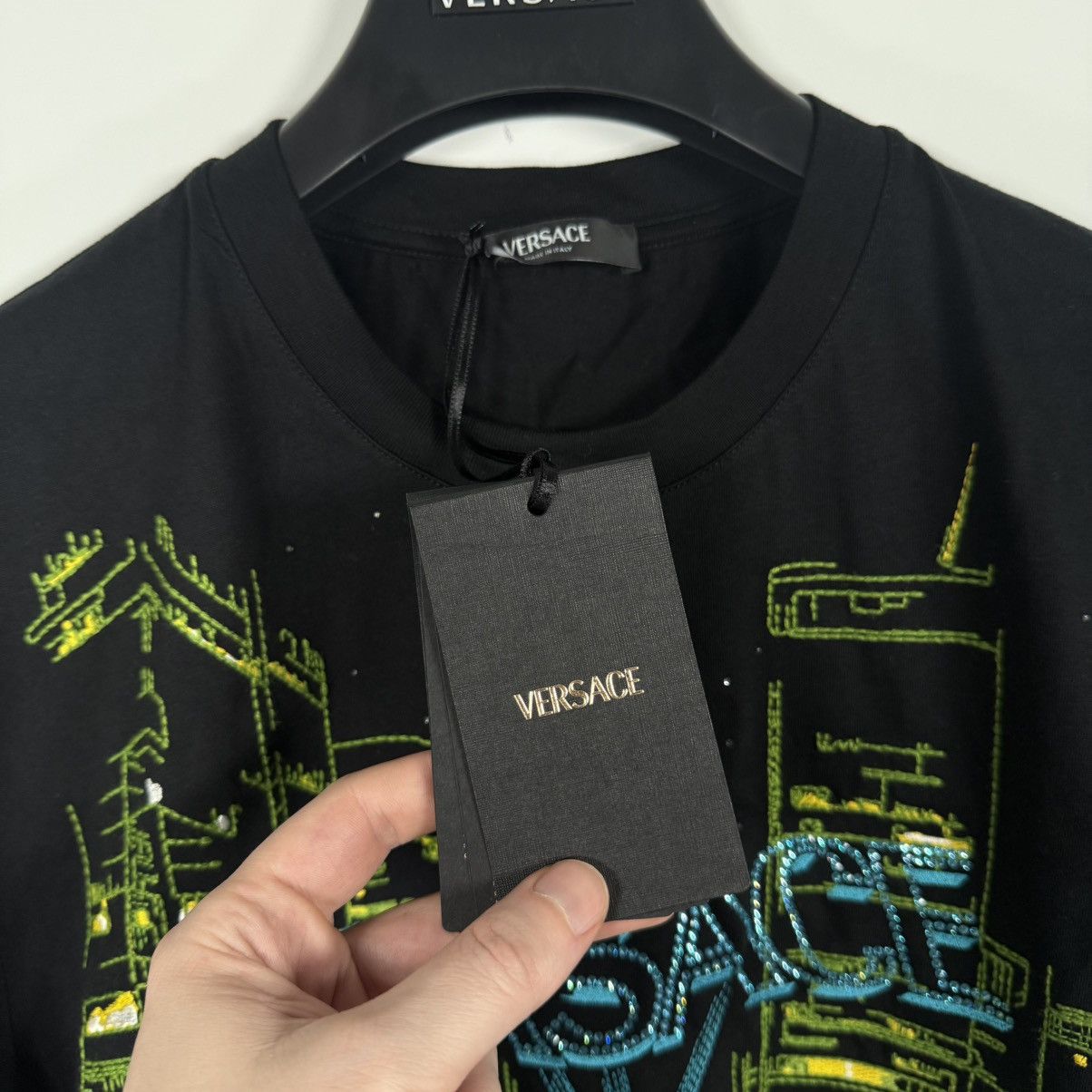 Versace €1300 Versace BNWT Men’s Blinding Lights T-Shirt Size L Size US L / EU 52-54 / 3 - 5 Thumbnail