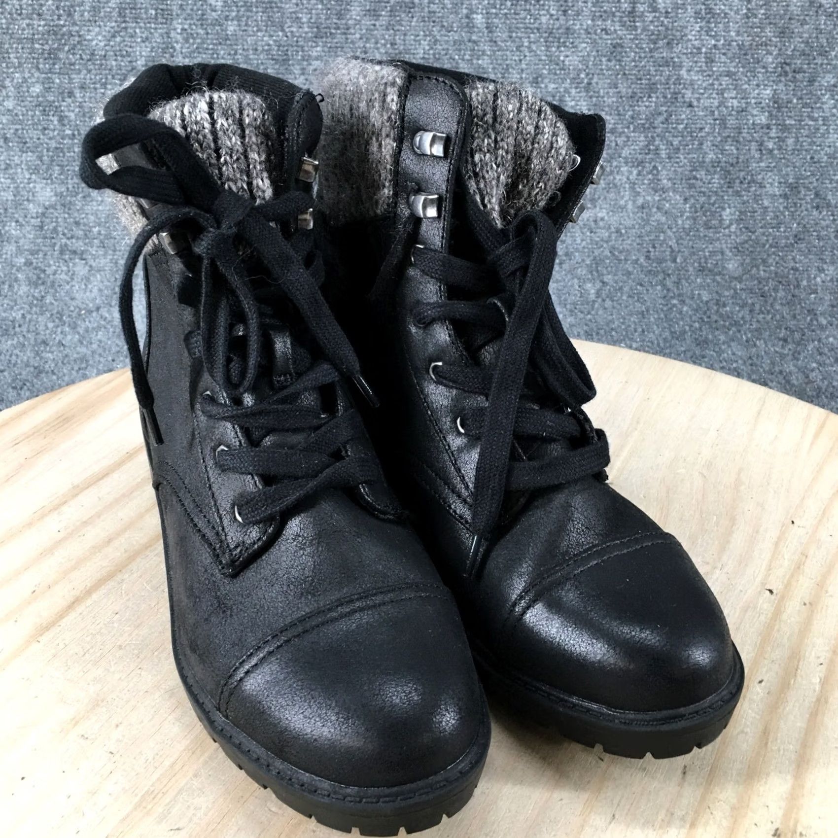 Vintage Universal Thread Boots Womens Cap Toe Ankle Booties Black Leather Lace Up 7.5 Medium Heel Boots Womens (7.5) Black Cap Toe Leather Ankle Booties Size ONE SIZE - 3 Thumbnail