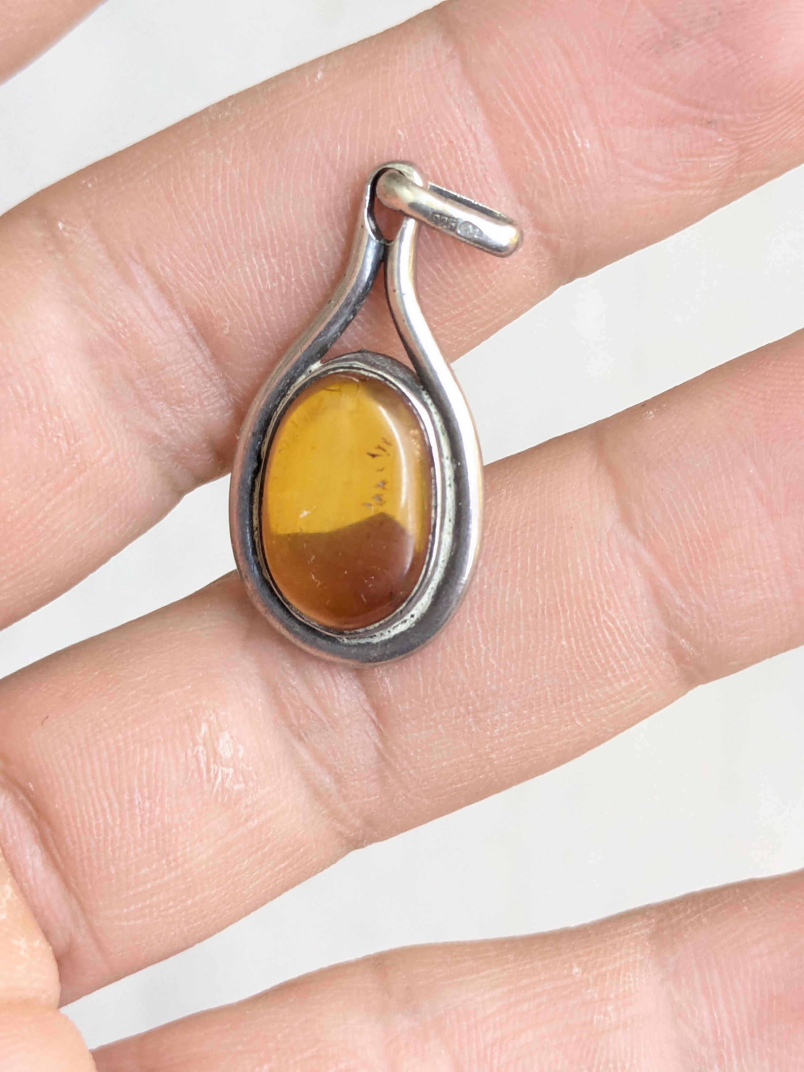 Jewelry × Vintage Vintage Sterling Silver Pendant Orange Amber Size ONE SIZE - 11 Thumbnail