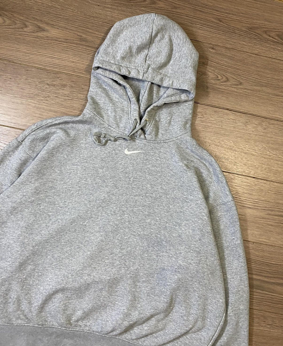 Nike × Vintage Vintage Nike Centre Swoosh Oversized Grey Hoodie Size M Size M / US 6-8 / IT 42-44 - 4 Thumbnail