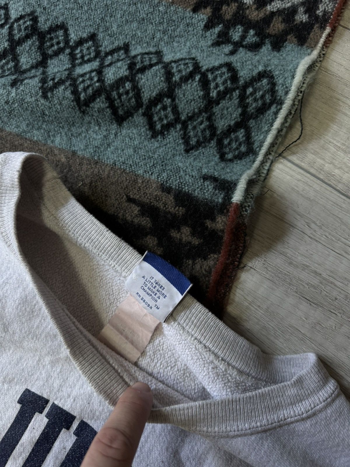 Champion 90s Vintage Champion Columbia University Sweatshirt Size US L / EU 52-54 / 3 - 6 Thumbnail
