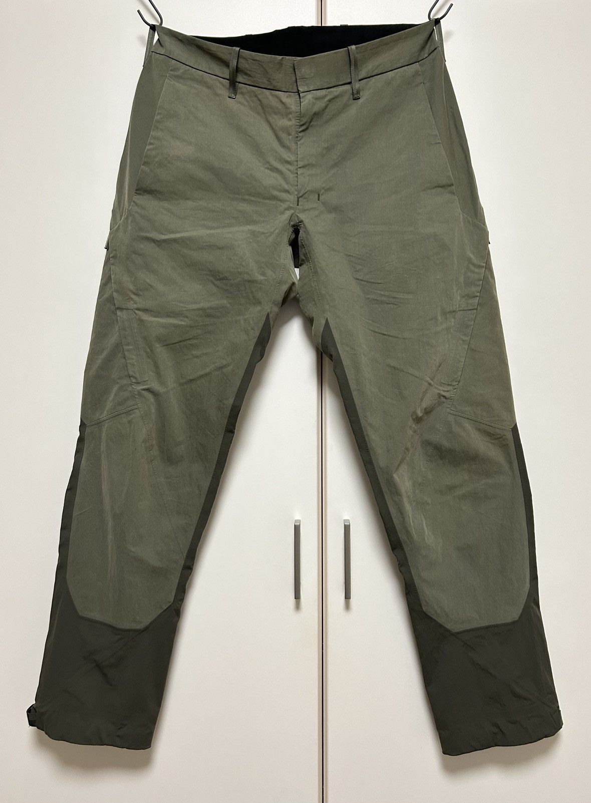 image of Arcteryx Veilance Apparat Pants Loden in Olive, Men's (Size 33)