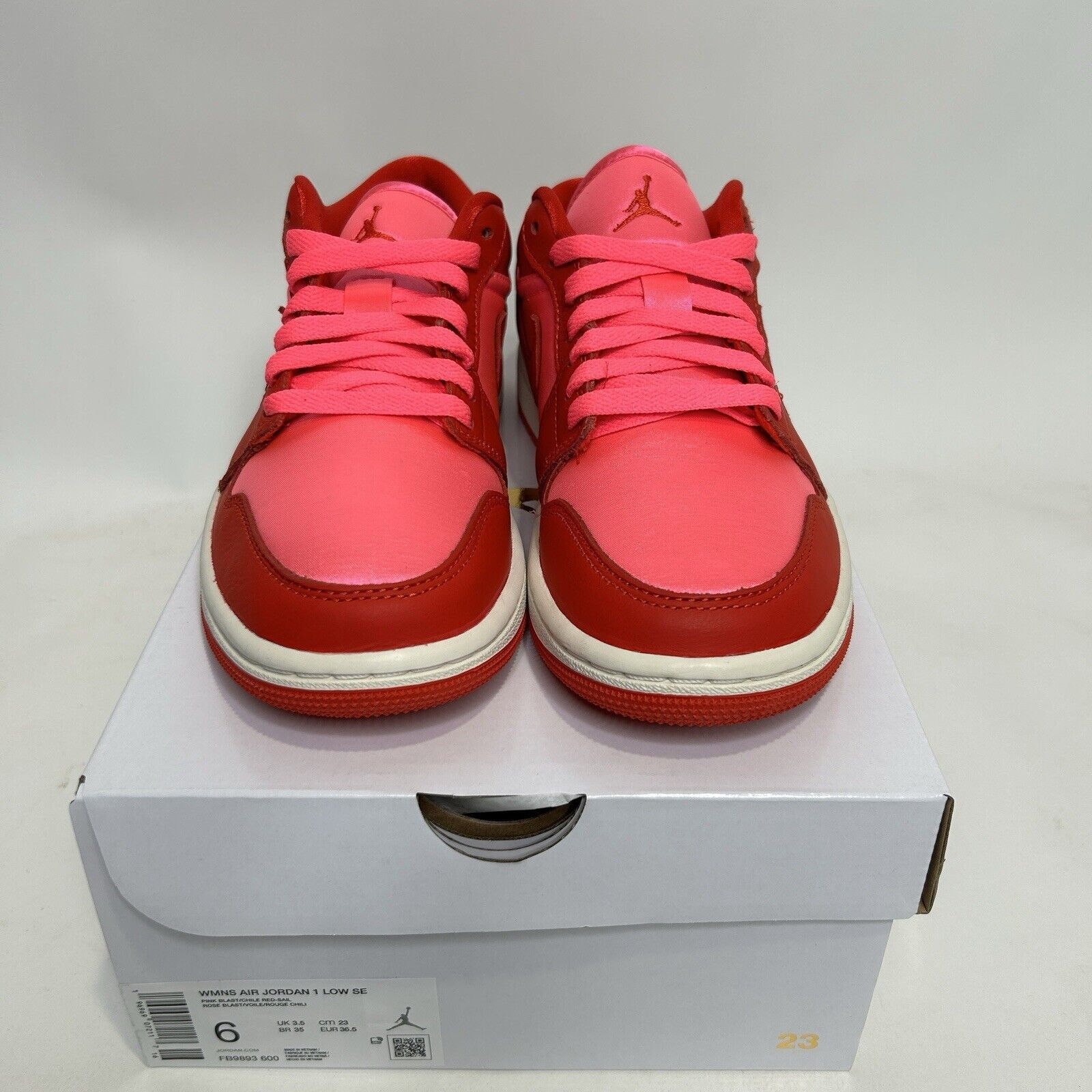 Nike Nike Air Jordan 1 Low SE “Pink Blast/Valentine’s Day” 2024 Size US 6 / IT 36 - 2 Thumbnail