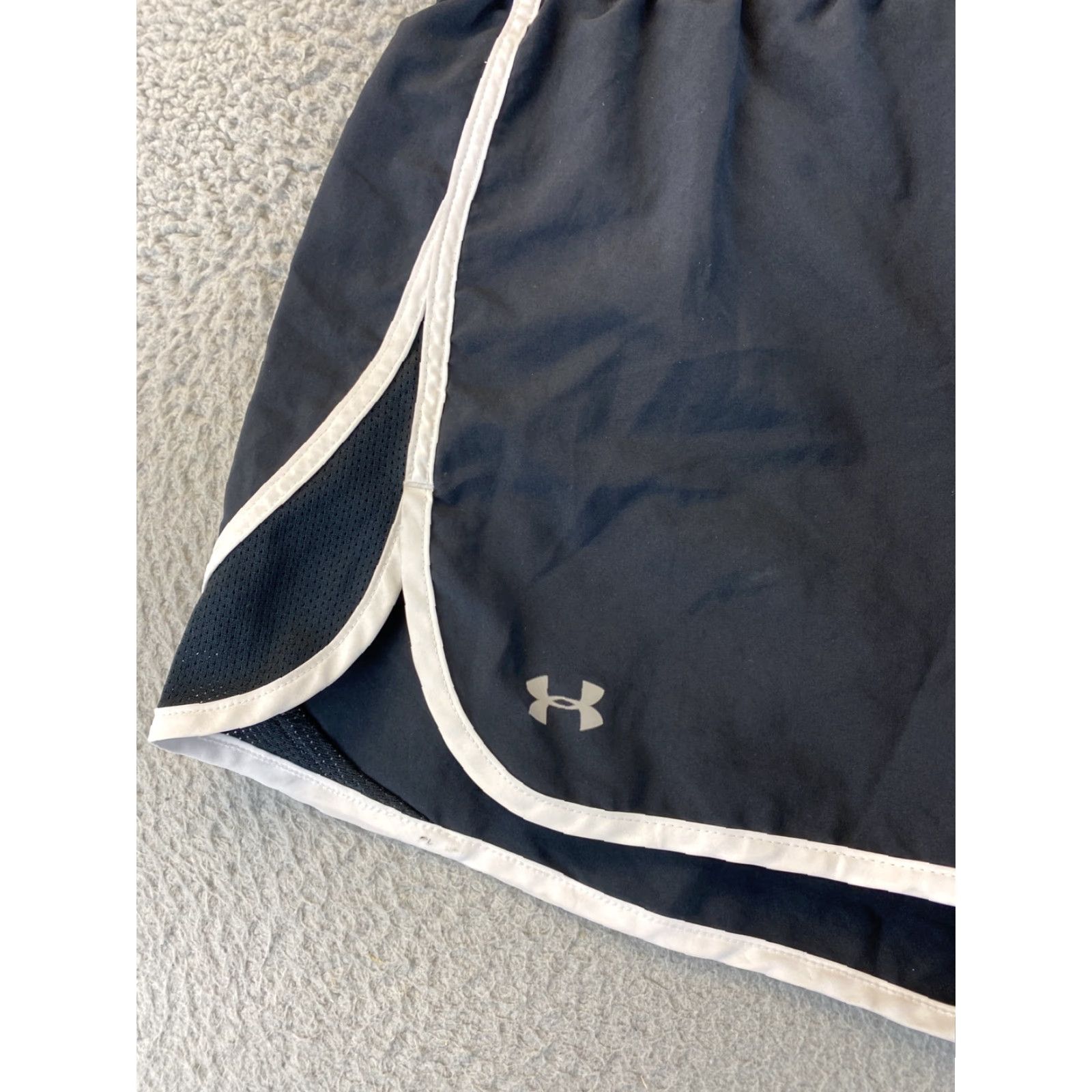 Under Armour Under Armour Women Athletic Shorts Running Drawstring Heatgear Black M / 91-43 Size 32" / US 10 / IT 46 - 3 Thumbnail