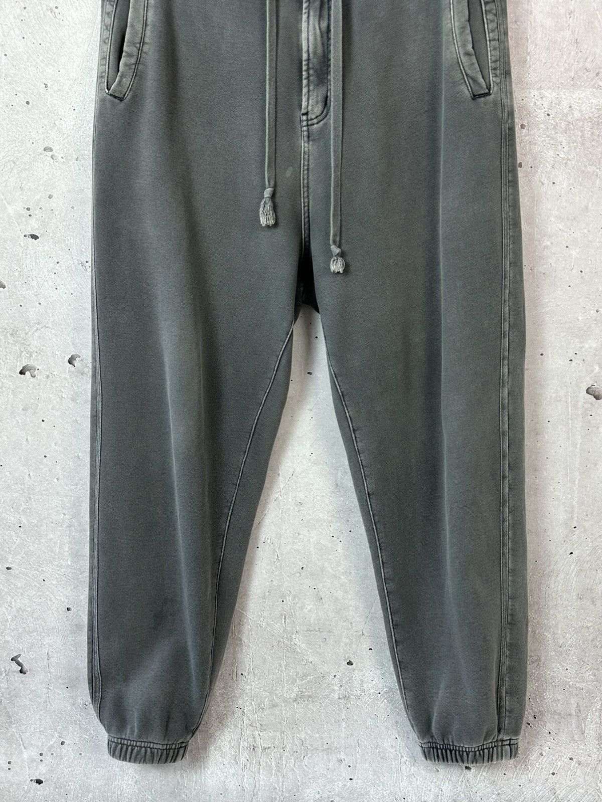 5cm Five cm Washed Grey Denim Belt Relaxed Men’s Sweatpants Size US 32 / EU 48 - 3 Thumbnail