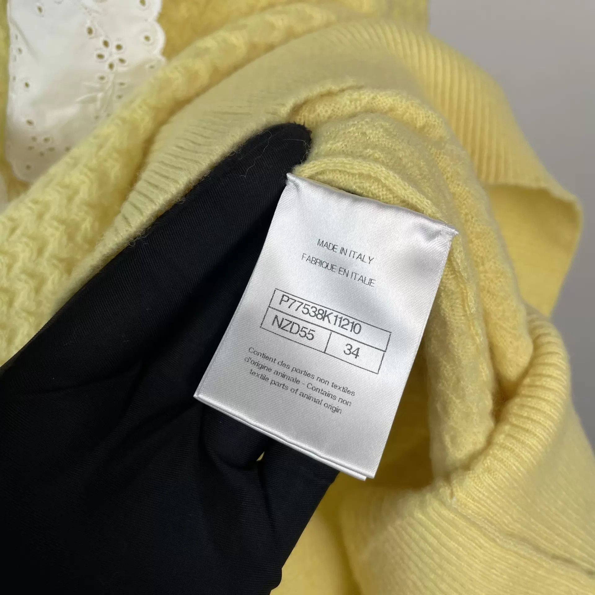 Chanel Chanel 24A Lemon-White Lace Trim V-Neck Cashmere Top 34 Size XS / US 0-2 / IT 36-38 - 6 Thumbnail