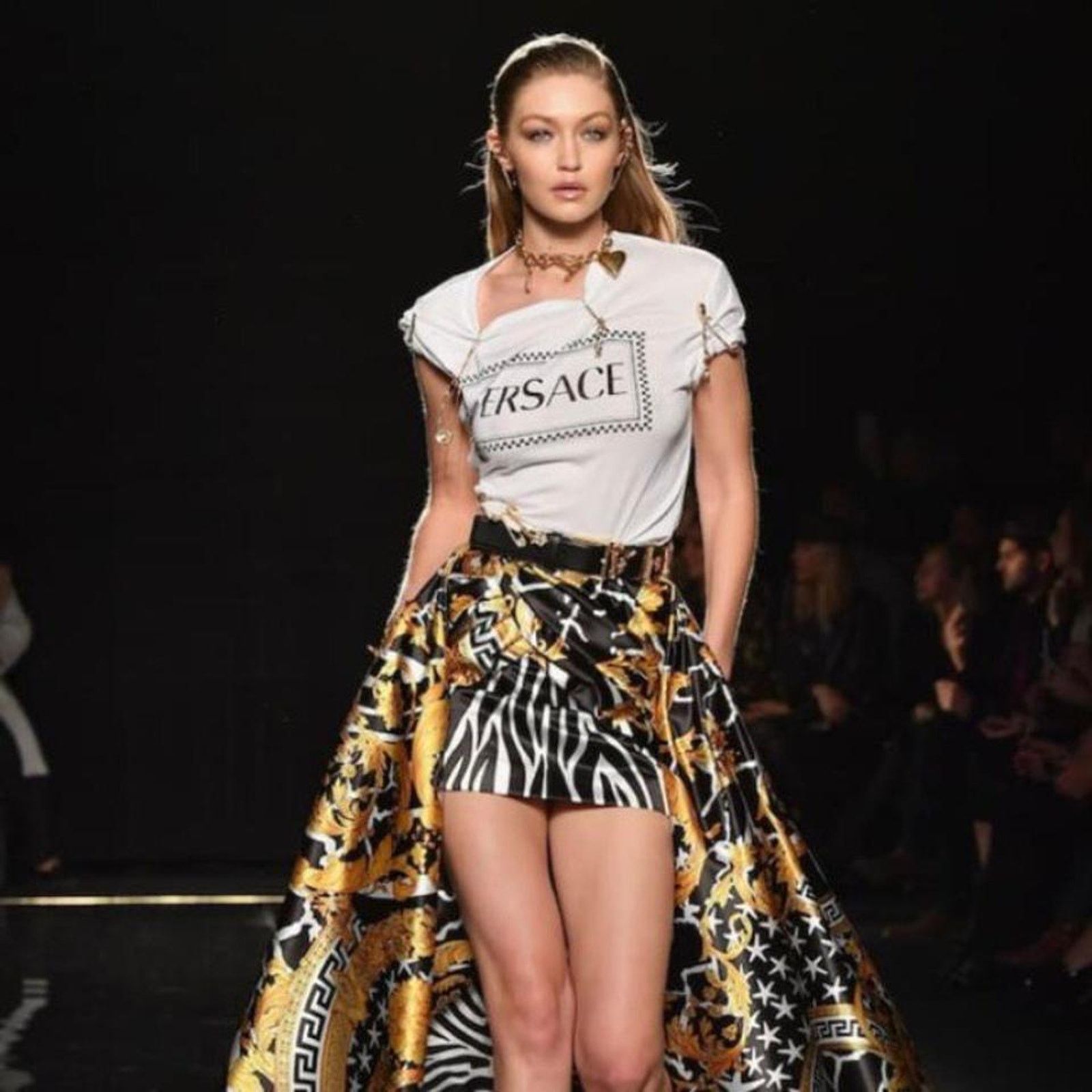 Versace VERSACE logo and Medusa pin printed tee shirt Size XS / US 0-2 / IT 36-38 - 6 Thumbnail