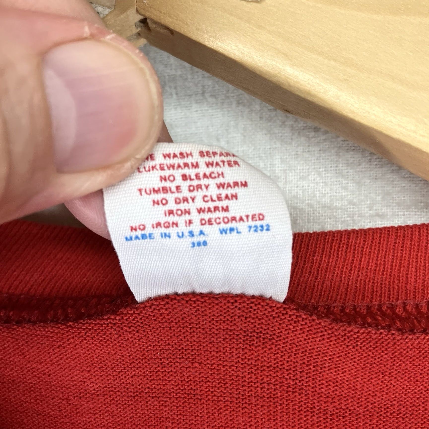 Vintage VINTAGE 80s Gulf Coast Sportswear T-Shirt Men Red Crew Neck Short Sleeve H-E-B Graphic Print Classic Slim Fit L Size US L / EU 52-54 / 3 - 7 Thumbnail
