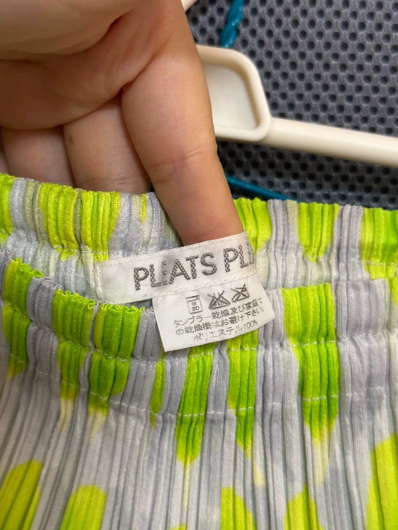 Issey Miyake Issey Miyake size:1 Green feather petal pleated skirt Size 23" - 3 Thumbnail