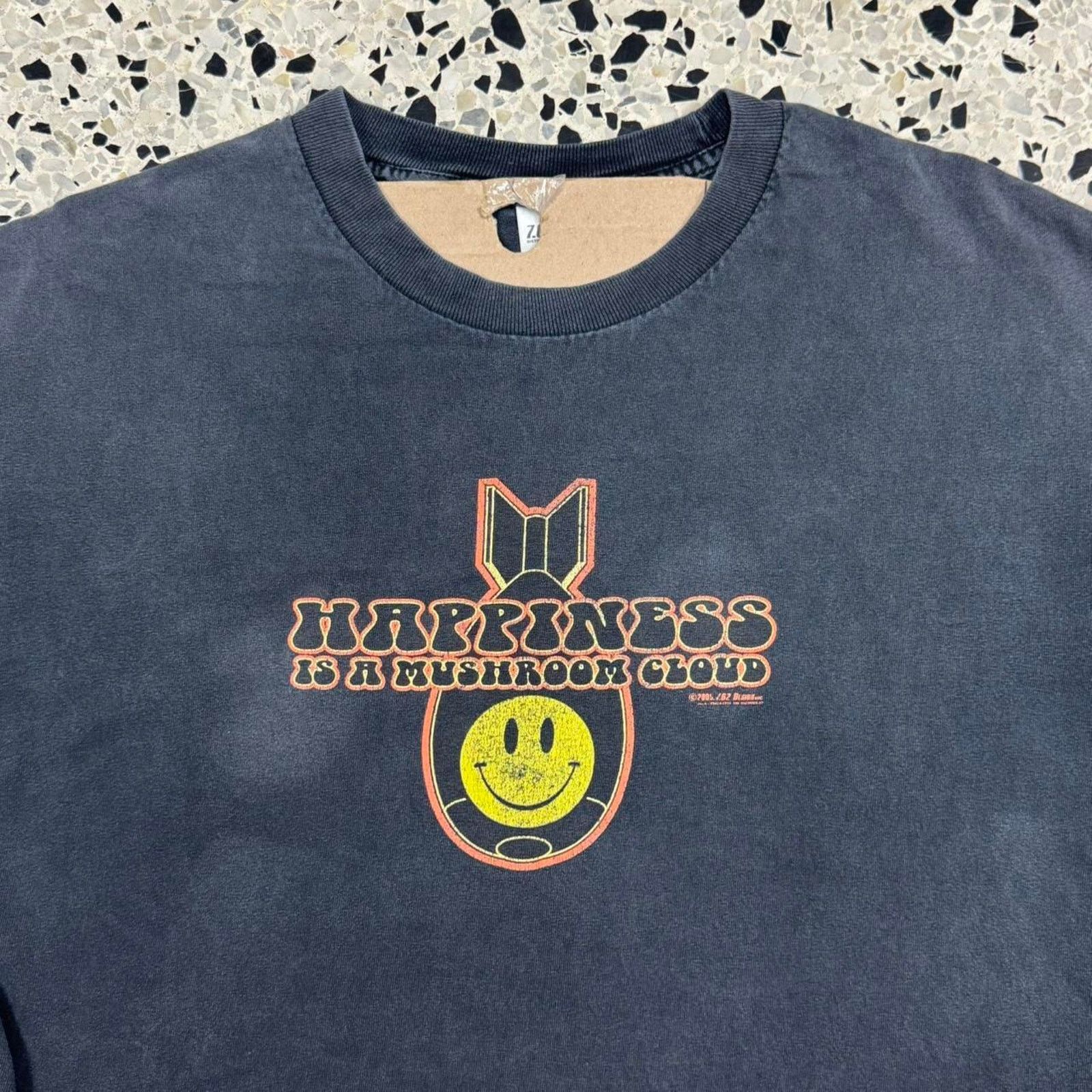 Hanes × Vintage VINTAGE Y2K HAPPINESS IS A MUSHROOM CLOUD SMILEY FACE TEE: Size US XL / EU 56 / 4 - 2 Thumbnail