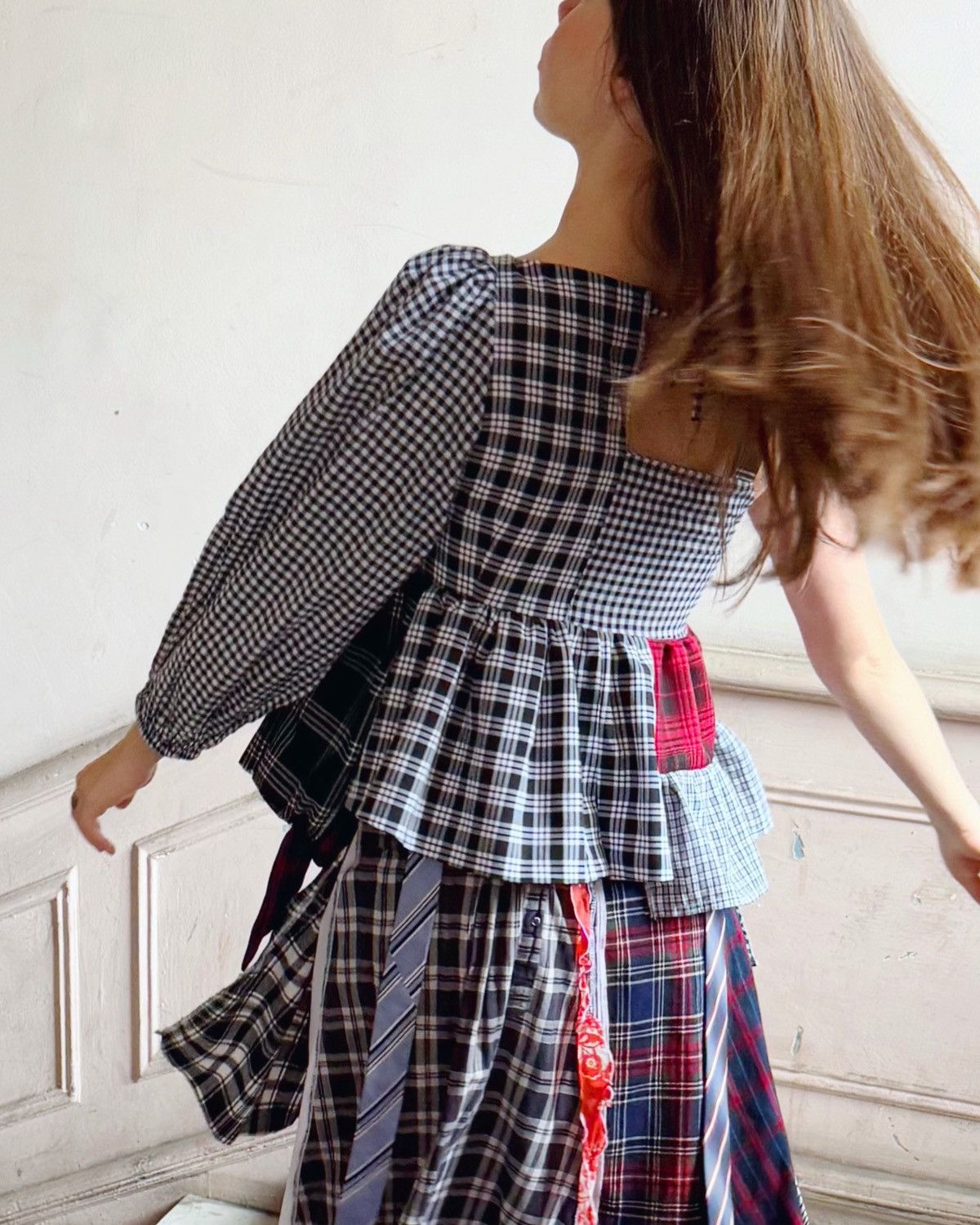 Custommade upcycled asymmetrical top with ruffles Size S / US 4 / IT 40 - 3 Thumbnail