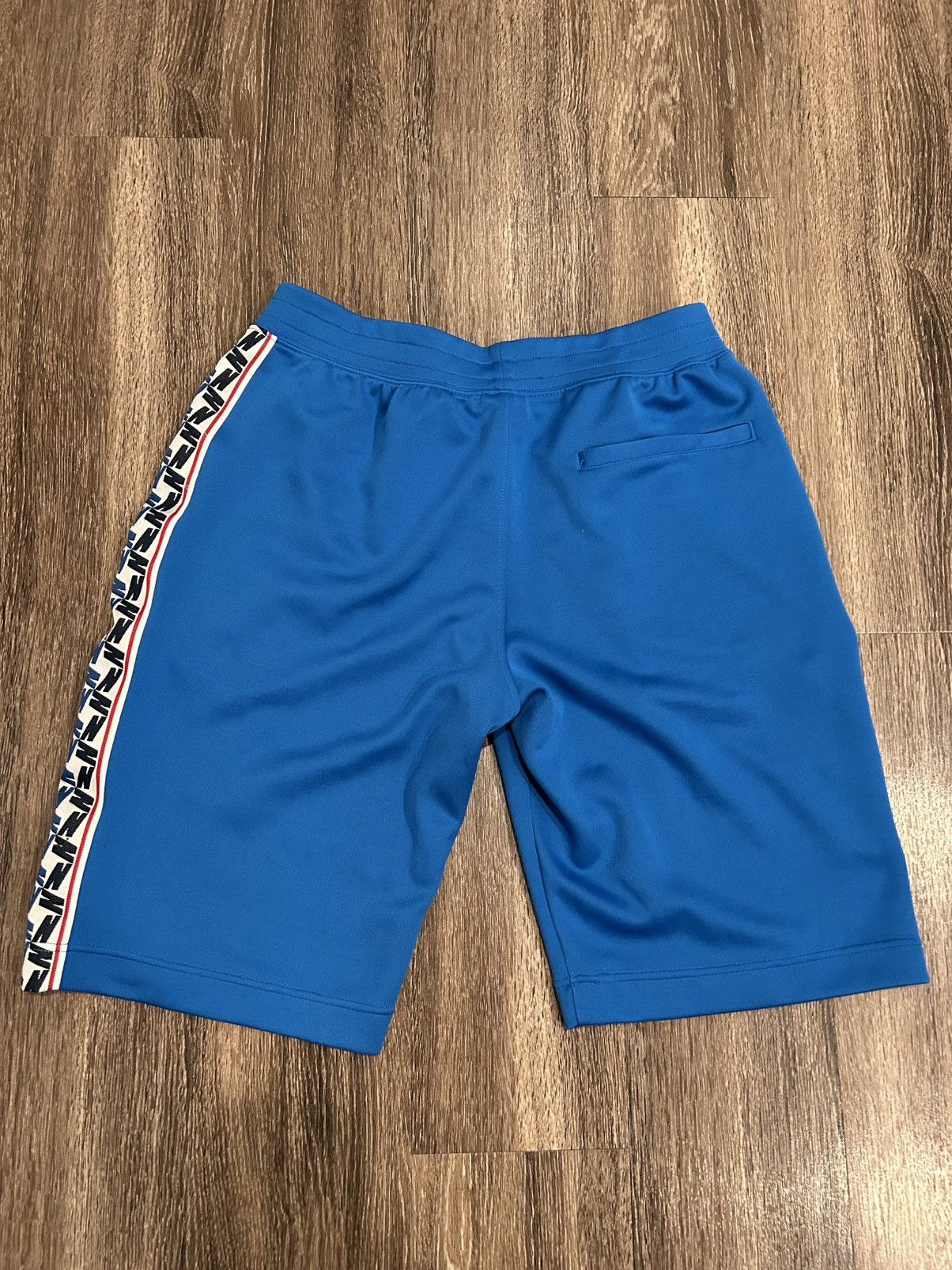 Nike Nike silk shorts Size US 32 / EU 48 - 2 Thumbnail