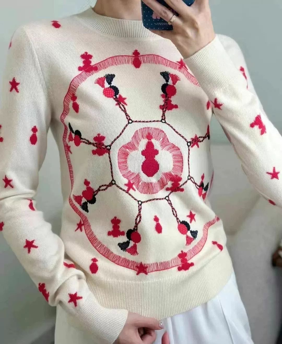 Hermes Hermès Cashmere Embroidered Sweater Size US S / EU 44-46 / 1 - 1 Thumbnail