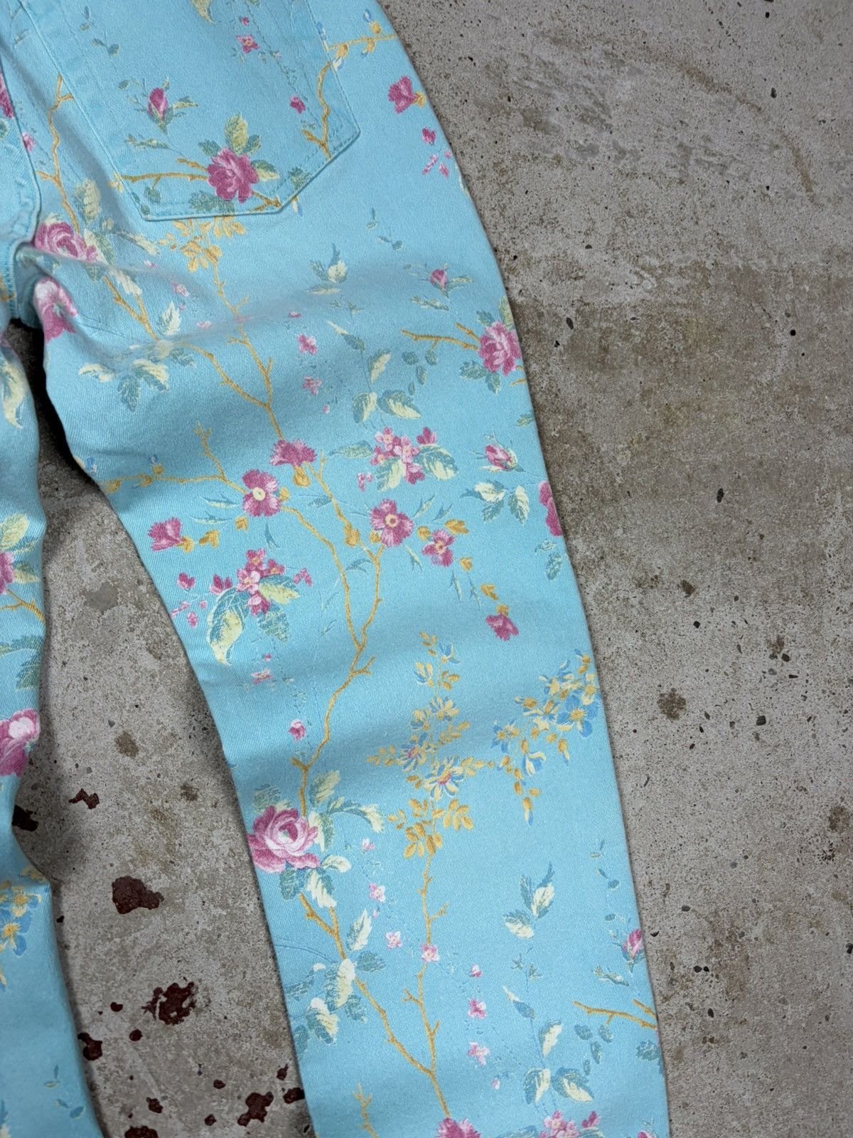 Roberto Cavalli Vintage 90s Roberto Cavalli Jeans Floral Print Flowers psych Size 26" / US 2 / IT 38 - 14 Thumbnail