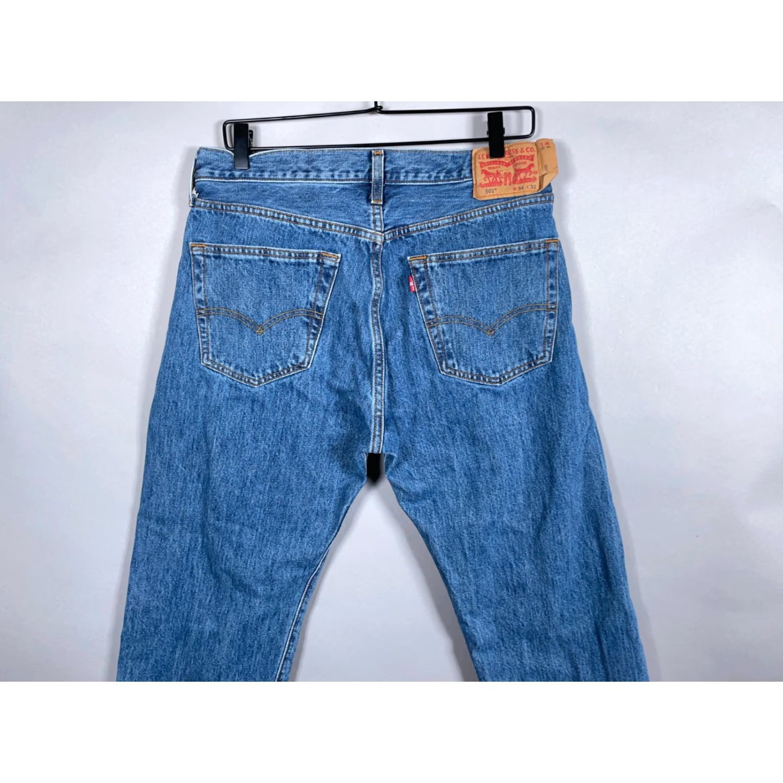 Levi's VINTAGE Levi's 501 Jeans Men's 34 x 32 Blue Denim Straight Leg Button Fly Casual Size US 34 / EU 50 - 4 Thumbnail
