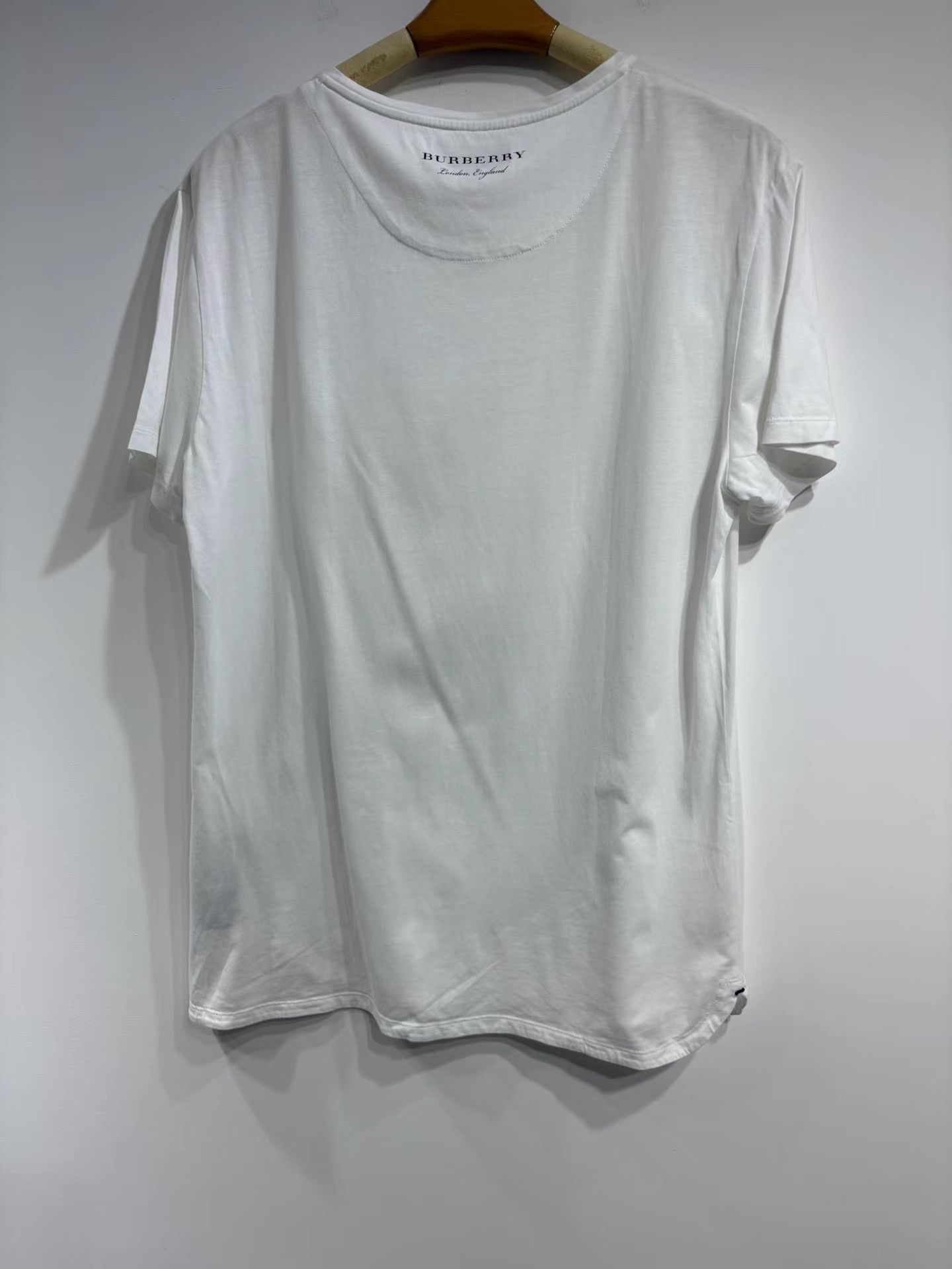 Burberry Burberry Men's White Short Sleeve T-shirt K29 Size US L / EU 52-54 / 3 - 2 Thumbnail