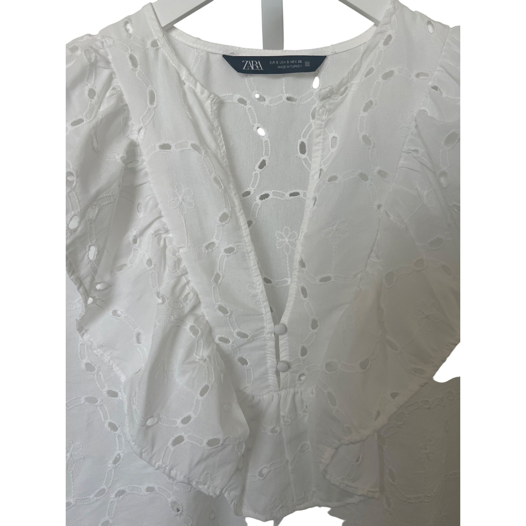 Zara Zara White Eyelet Sleeveless Blouse With Ruffle Detailing Size S / US 4 / IT 40 - 2 Thumbnail