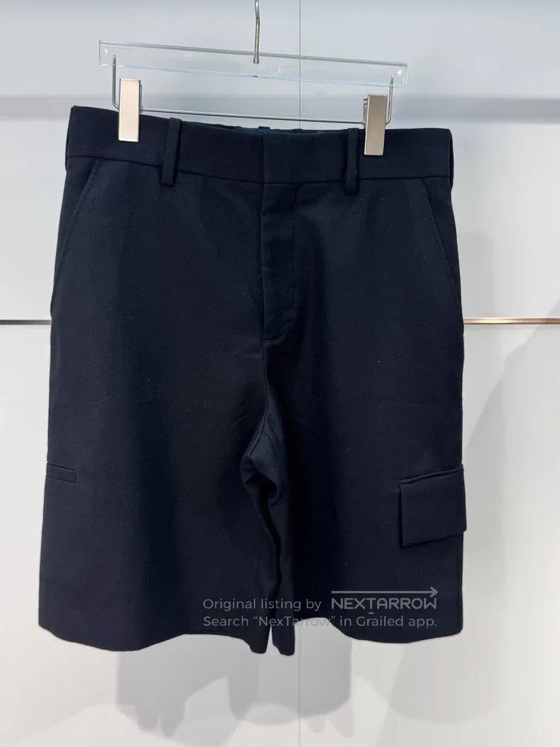 Louis Vuitton Louis Vuitton Solid color cargo shorts with metallic pocke Size 32" / US 10 / IT 46 - 1 Thumbnail