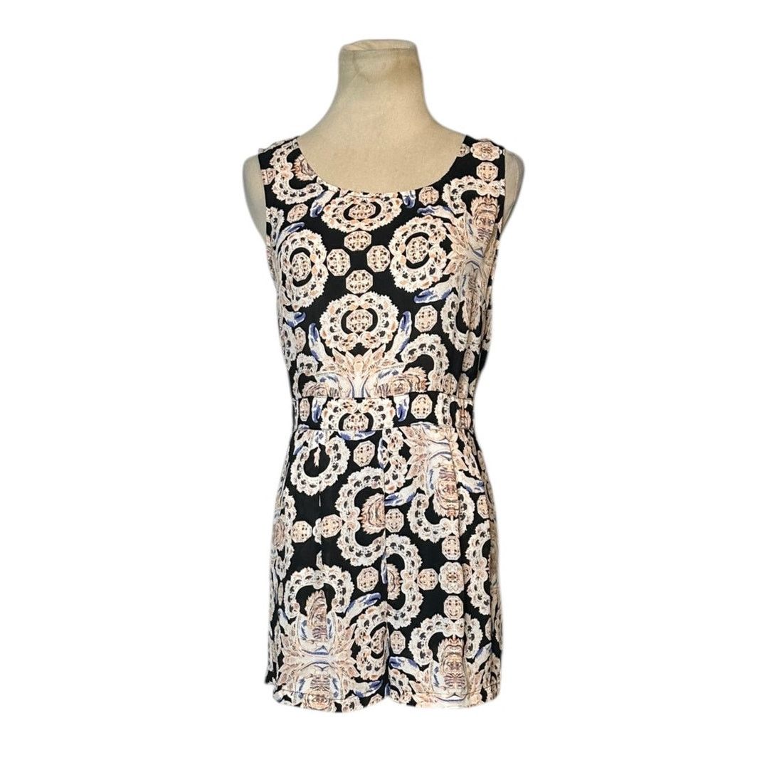 Forever 21 Forever 21 black cream print summer romper size XS Size 26" / US 2 / IT 38 - 13 Thumbnail