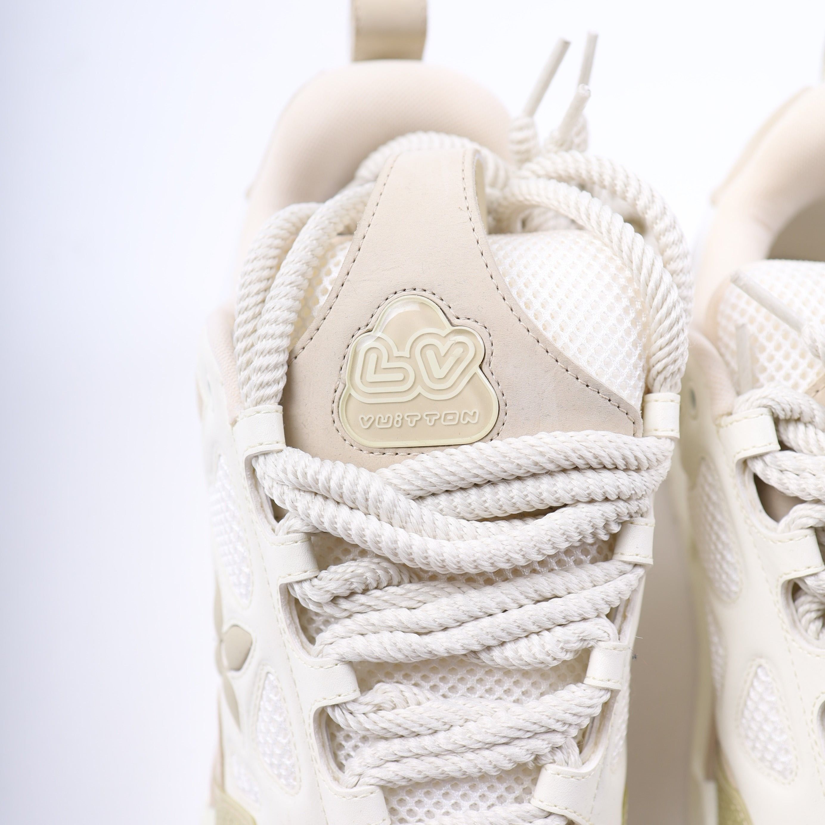 Louis Vuitton LOUIS VUITTON WHITE SKATER SNEAKERS SIZE LV 8 Size US 8 / EU 41 - 4 Thumbnail