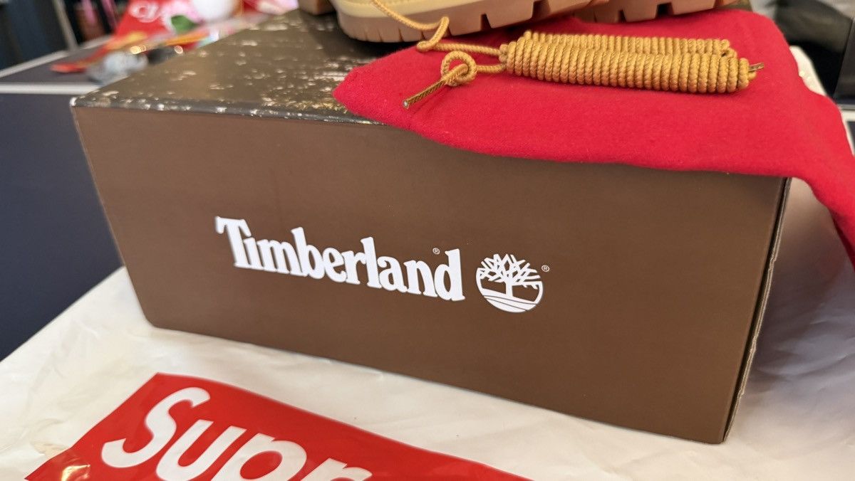 Supreme × Timberland SupremeXTimberland Premium Mid Lace Waterproof Wheat Nubuck Size US 8.5 / EU 41-42 - 9 Thumbnail