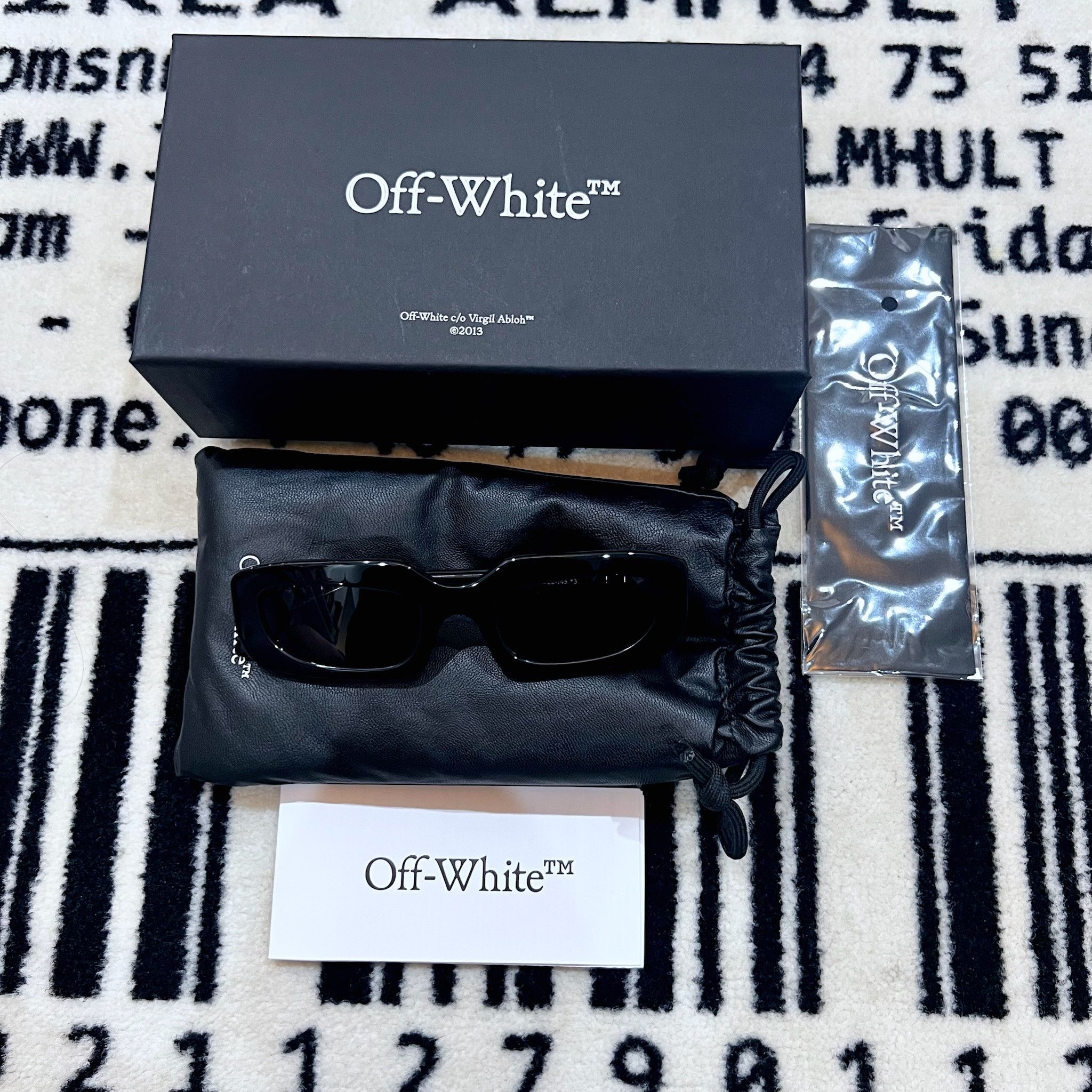 Off-White Off-White 52mm Renton Rectangle Off Logo on Arms Sunglasses Size ONE SIZE - 1 Thumbnail