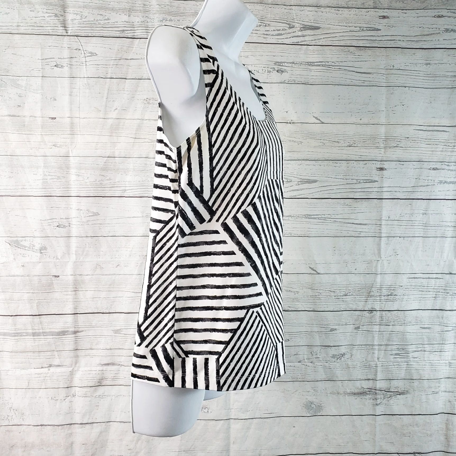 Vintage Chico's Womens Tank Top Sz Medium Black White Stripe Scoop Neck Nylon Blend Shirt Adult M Black Stripe Sleeveless Size M / US 6-8 / IT 42-44 - 3 Thumbnail