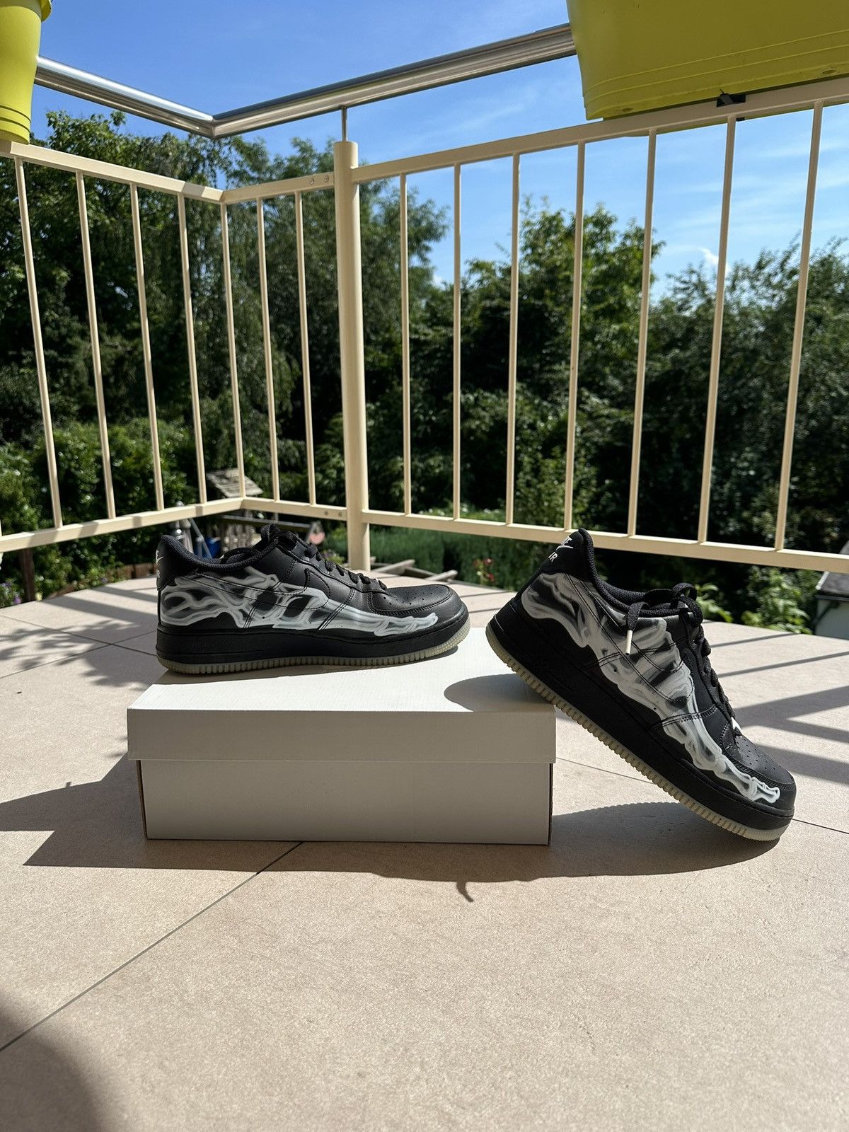Nike Nike Air Force 1, Skeleton (Halloween 2019) Size US 9 / EU 42 - 1 Thumbnail