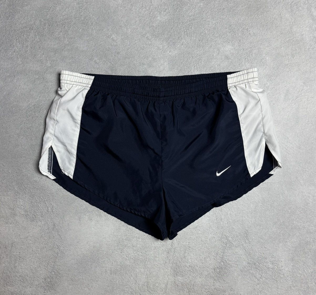 Nike Nike Vintage Running Shorts Size US 30 / EU 46 - 1 Thumbnail