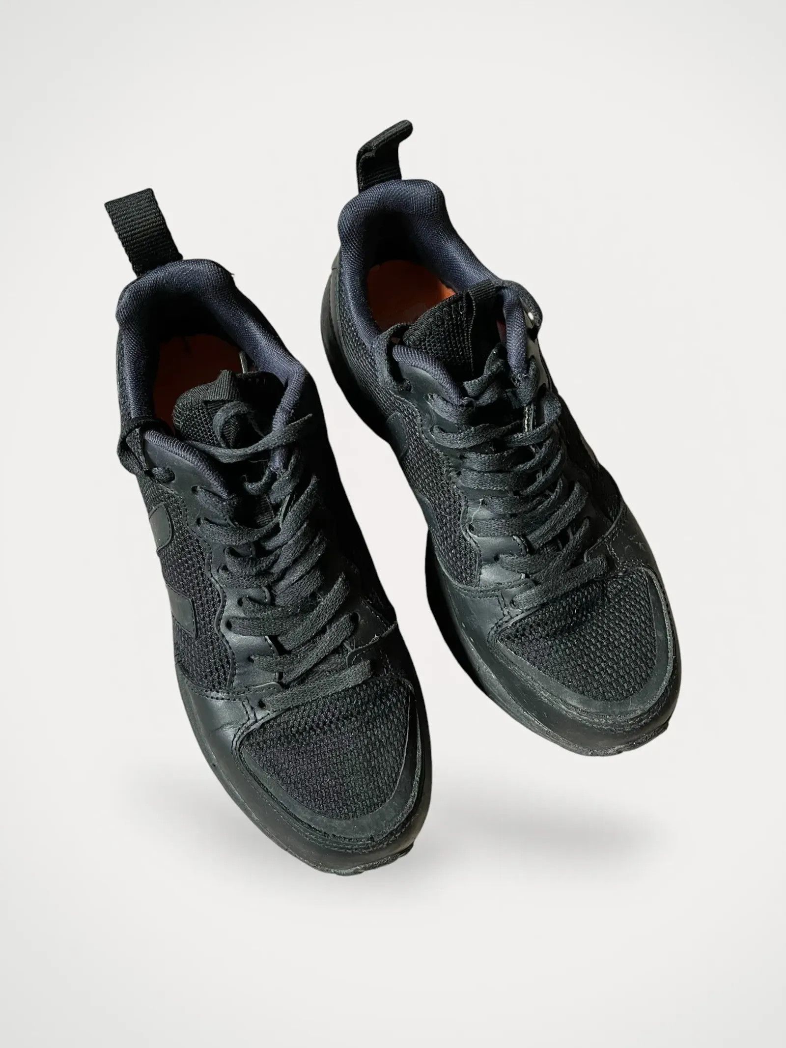 Veja Veja Sneakers Size US 9 / IT 39 - 1 Thumbnail