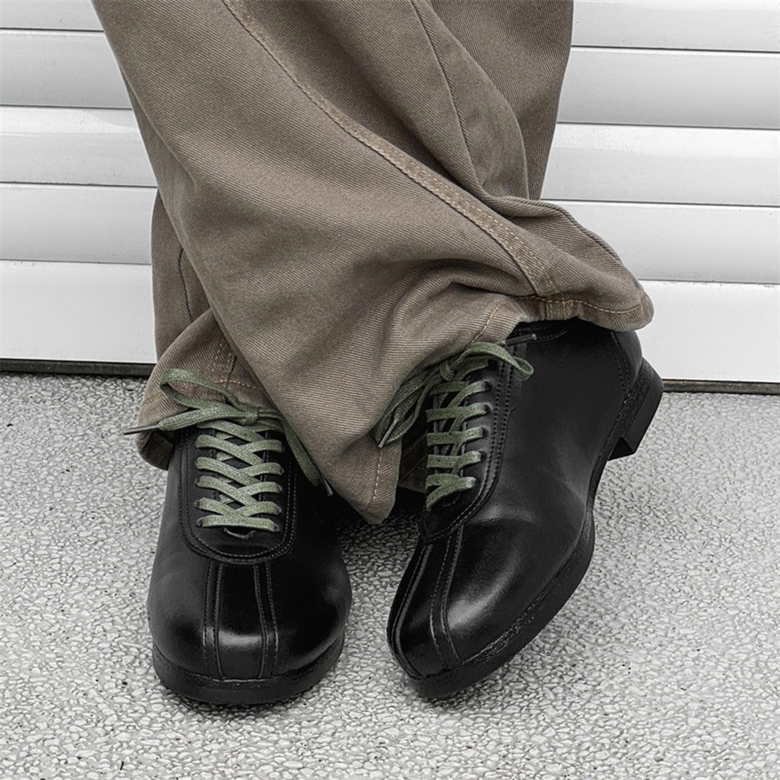 Vintage Stylish Black Leather Sneakers with Green Laces Size US 10 / EU 43 - 3 Thumbnail