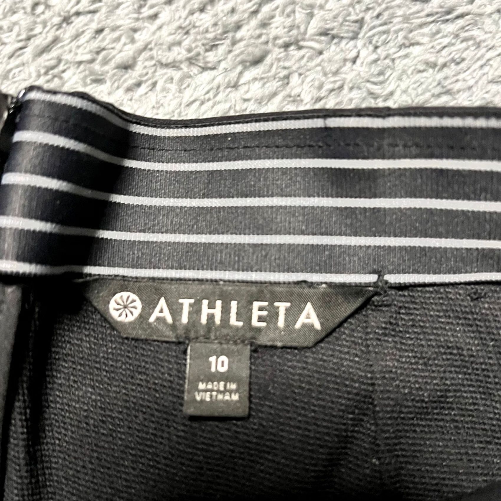 Athleta Athleta Wander Slim Pants Womens 10 Black Back Zip Stretch Pants Anklet Womens 10 Black Athleta Pants Women 10 Black Slim Wander Size 32" / US 10 / IT 46 - 4 Thumbnail