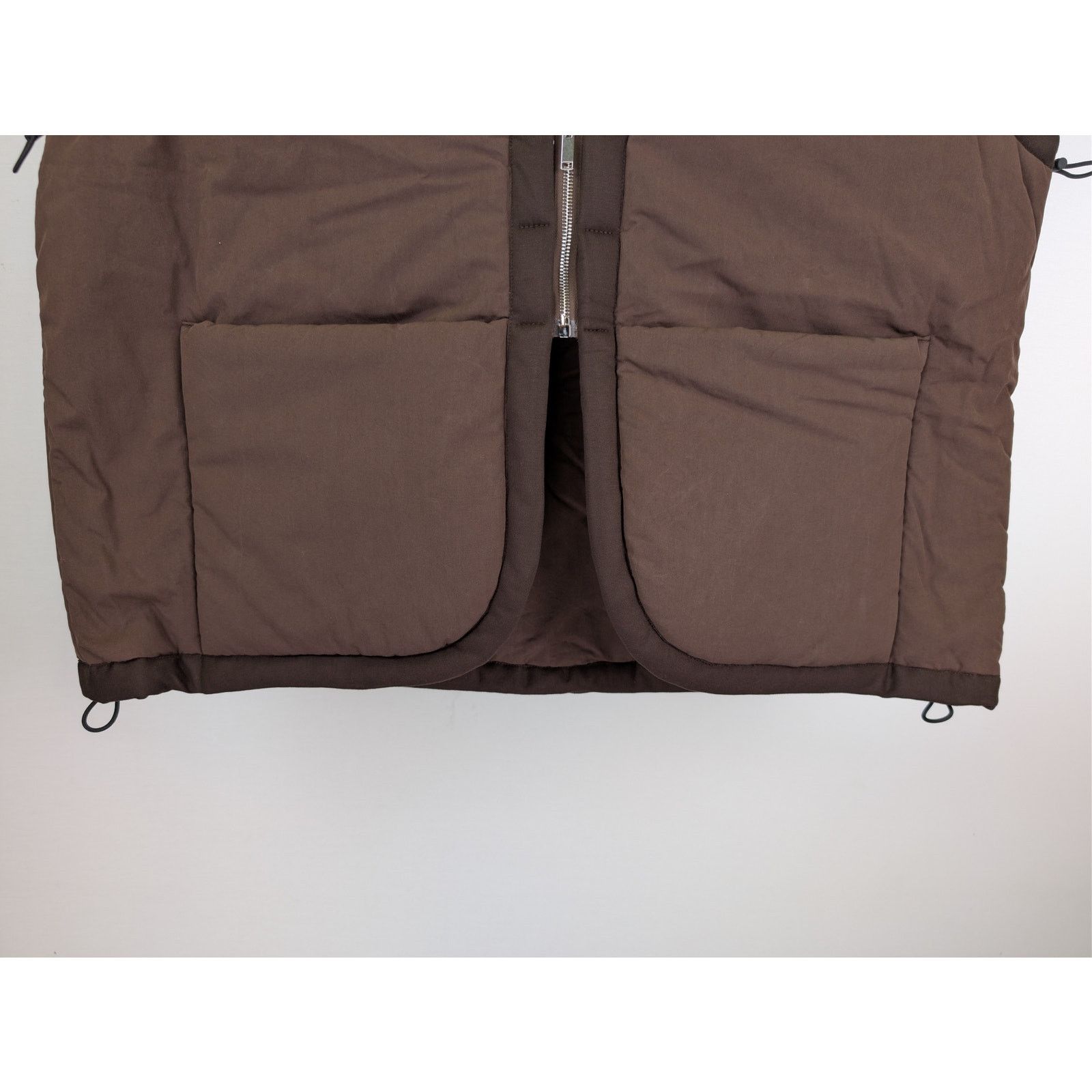 Jacquemus o1rshd1 'Le Gilet Carozzu' padded vest in dark brown Size US L / EU 52-54 / 3 - 4 Thumbnail
